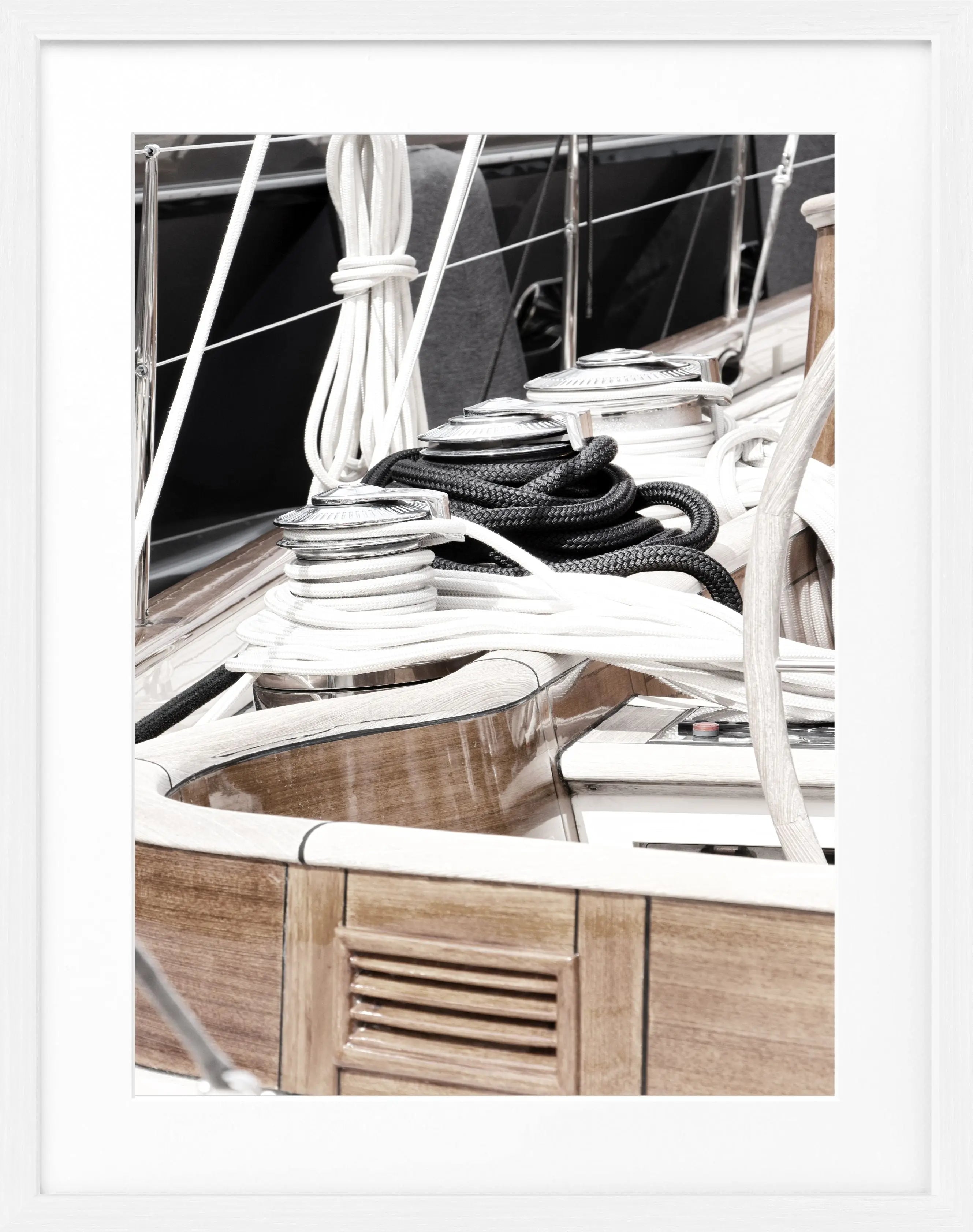Schwarz-weiß Poster mit Rahmen, Segelboot in Saint Tropez, von Cosman-Photocollection, 25x31 cm, dekoratives Seemotiv