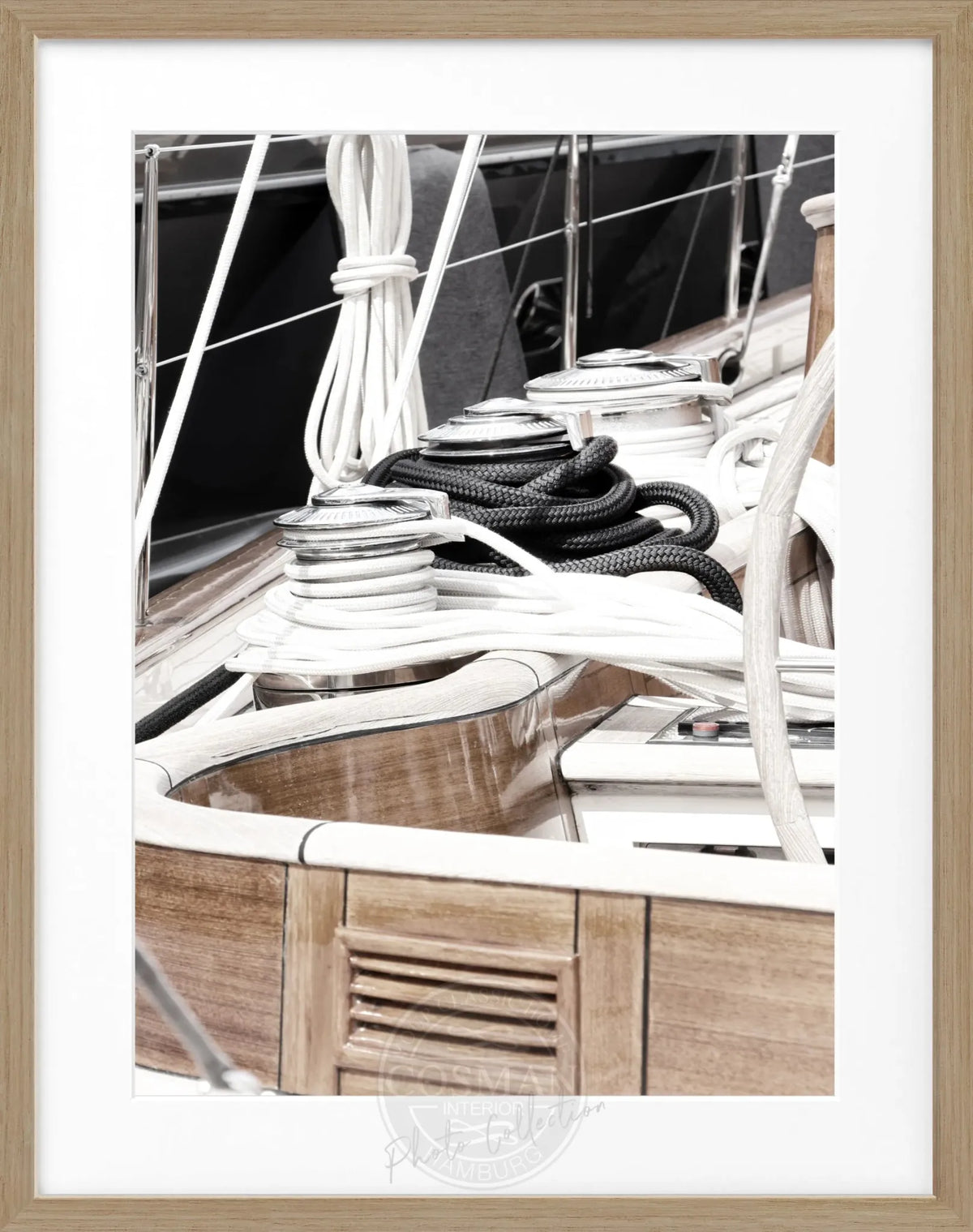 Schwarz-weiß Poster mit Rahmen, Segelboot in Saint Tropez, von Cosman-Photocollection, 25x31 cm, stilvolle maritime Wanddekoration