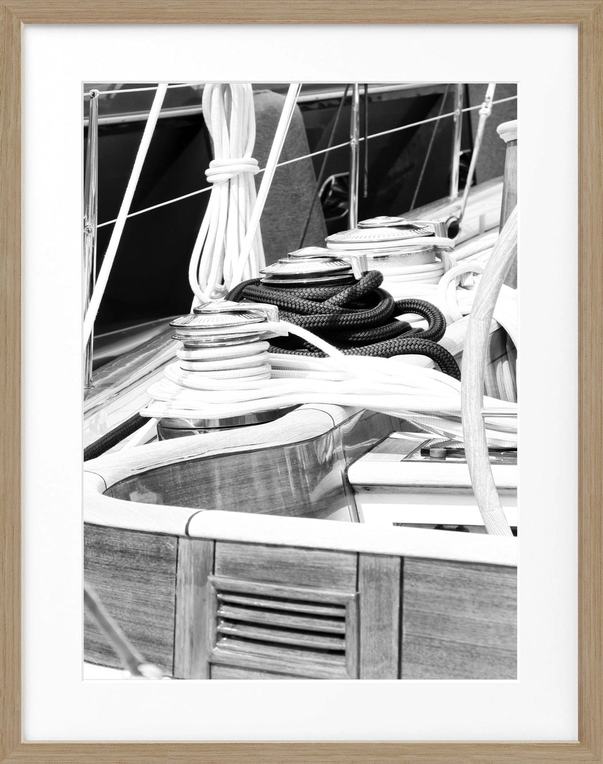 Schwarz-weiß Poster mit Rahmen, Segelboot in Saint Tropez, von Cosman-Photocollection, 25x31 cm, maritimes Motiv.