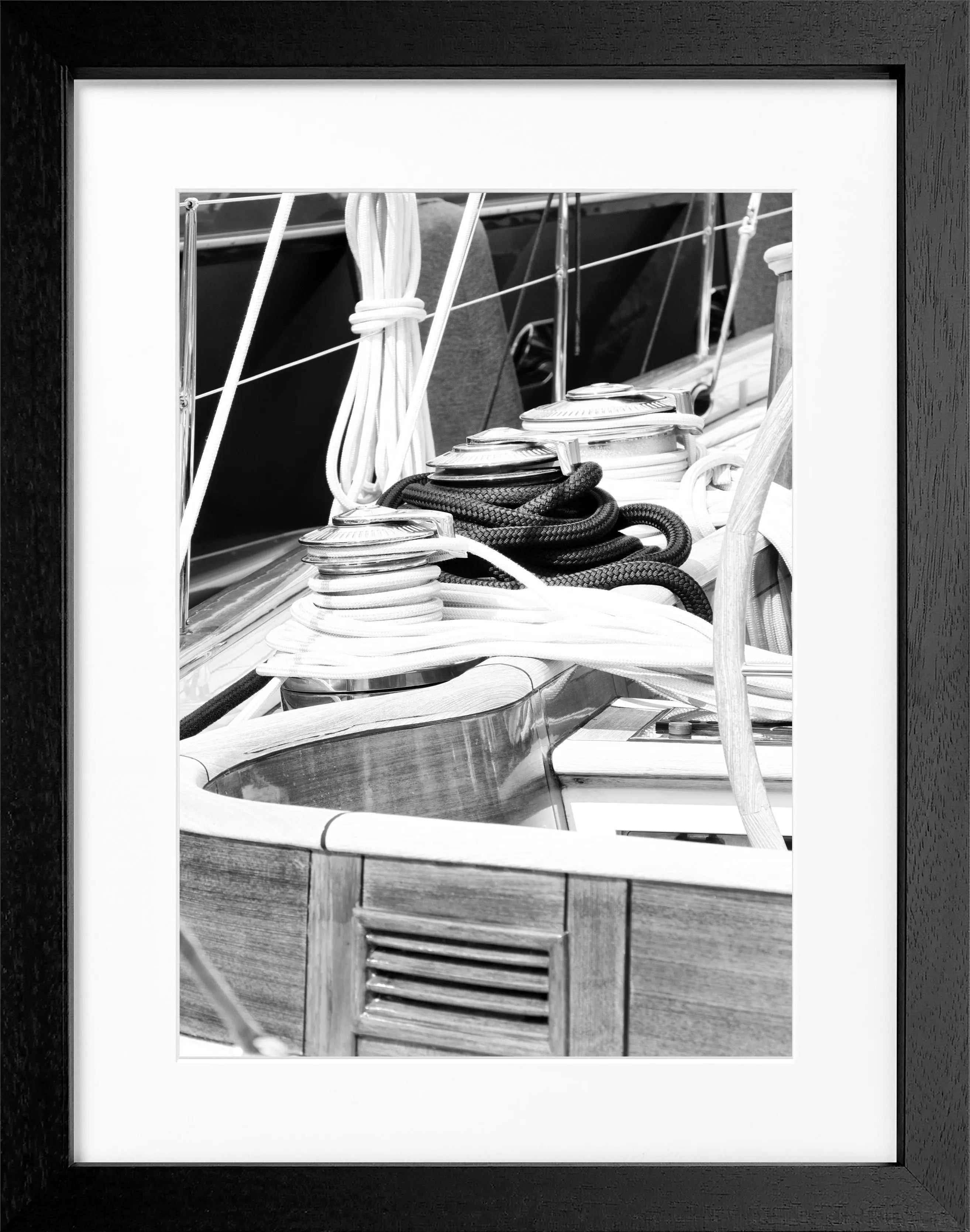 Schwarz-weiß Poster mit Rahmen, Segelboot-Motiv in Saint Tropez, von Cosman-Photocollection, 25x31 cm, stilvolle Wanddekoration.