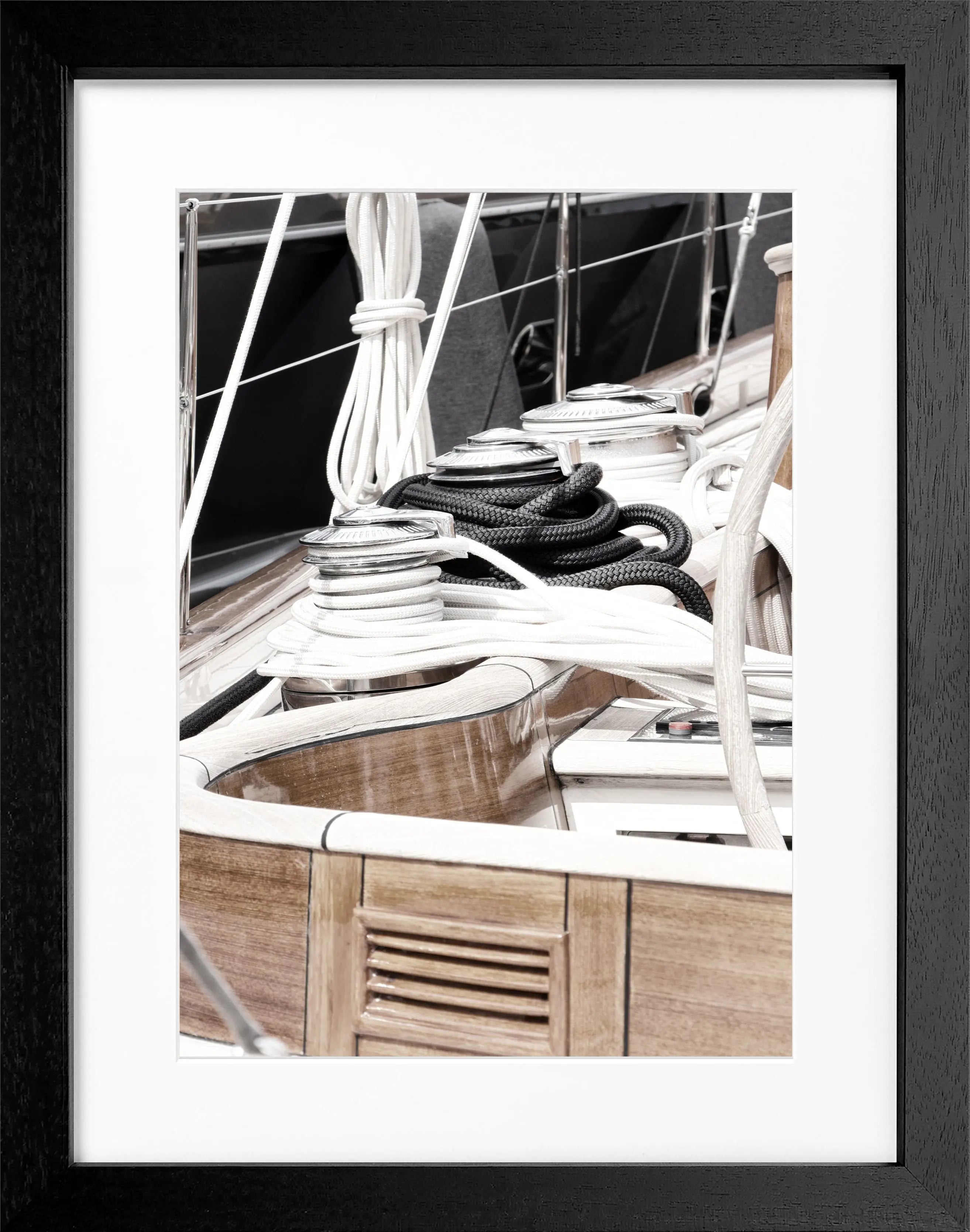 Schwarz-weiß Poster mit Rahmen, Segelboot in Saint Tropez, von Cosman-Photocollection, 25x31cm, maritime Dekoration