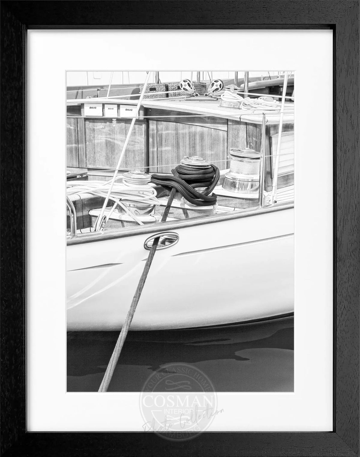 Schwarz-weißer Poster mit Rahmen, Segelboot in Saint Tropez, von Cosman-Photocollection, 25x31 cm, stilvolle Meeresaufnahme