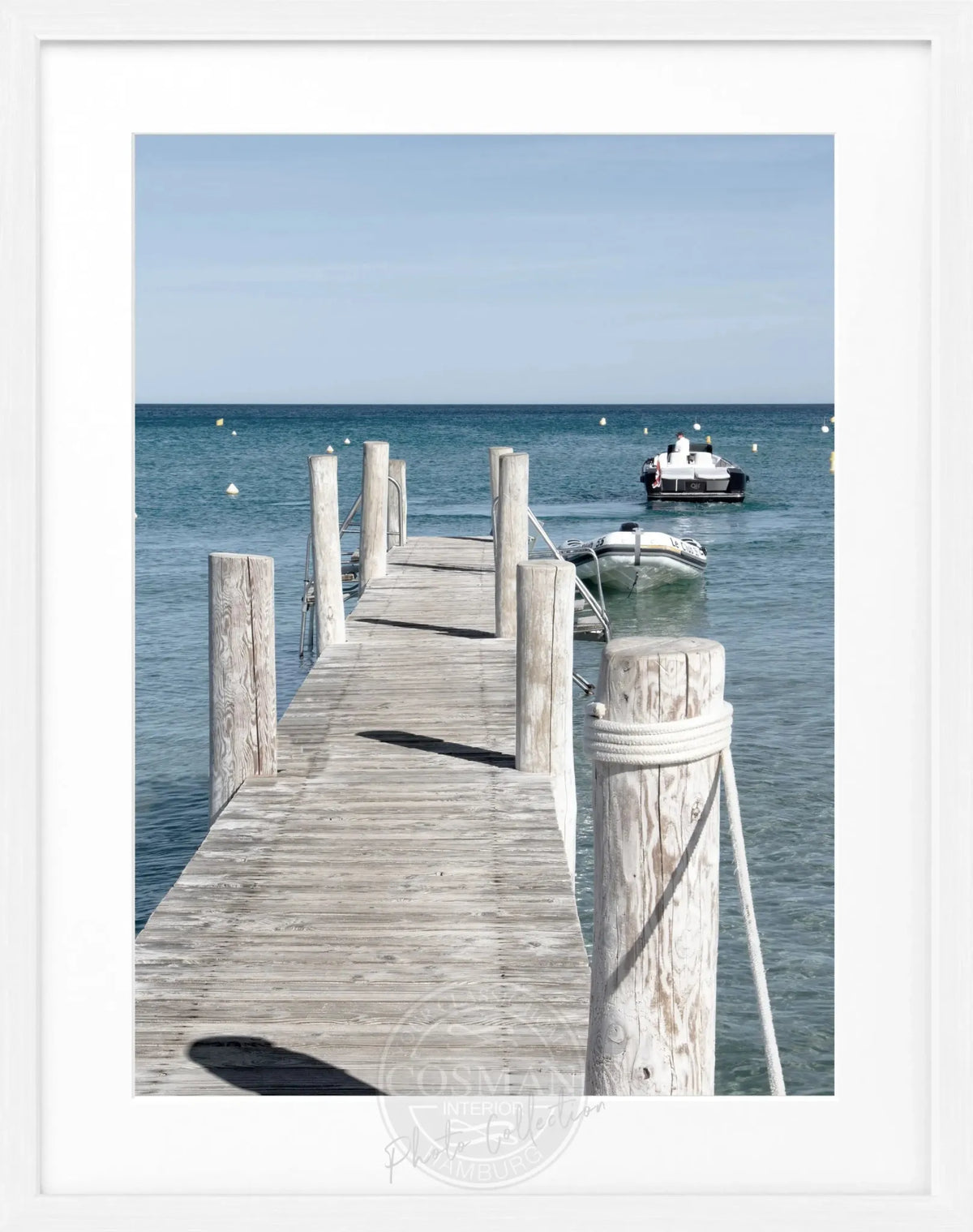 Schwarz-Weiß-Poster mit Rahmen ’Steg Le Club 55’ Saint Tropez, 25x31cm, von Cosman-Photocollection, elegantes Wandbild