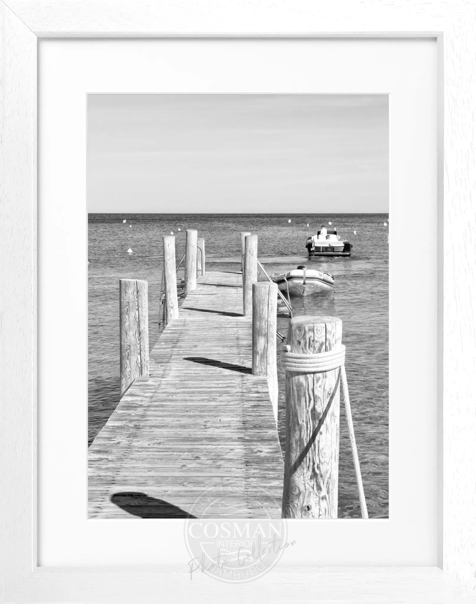 Schwarz-Weiß-Poster mit Rahmen „Steg Le Club 55“ Saint Tropez, von Cosman-Photocollection, 25x31 cm, stilvolle Wanddekoration