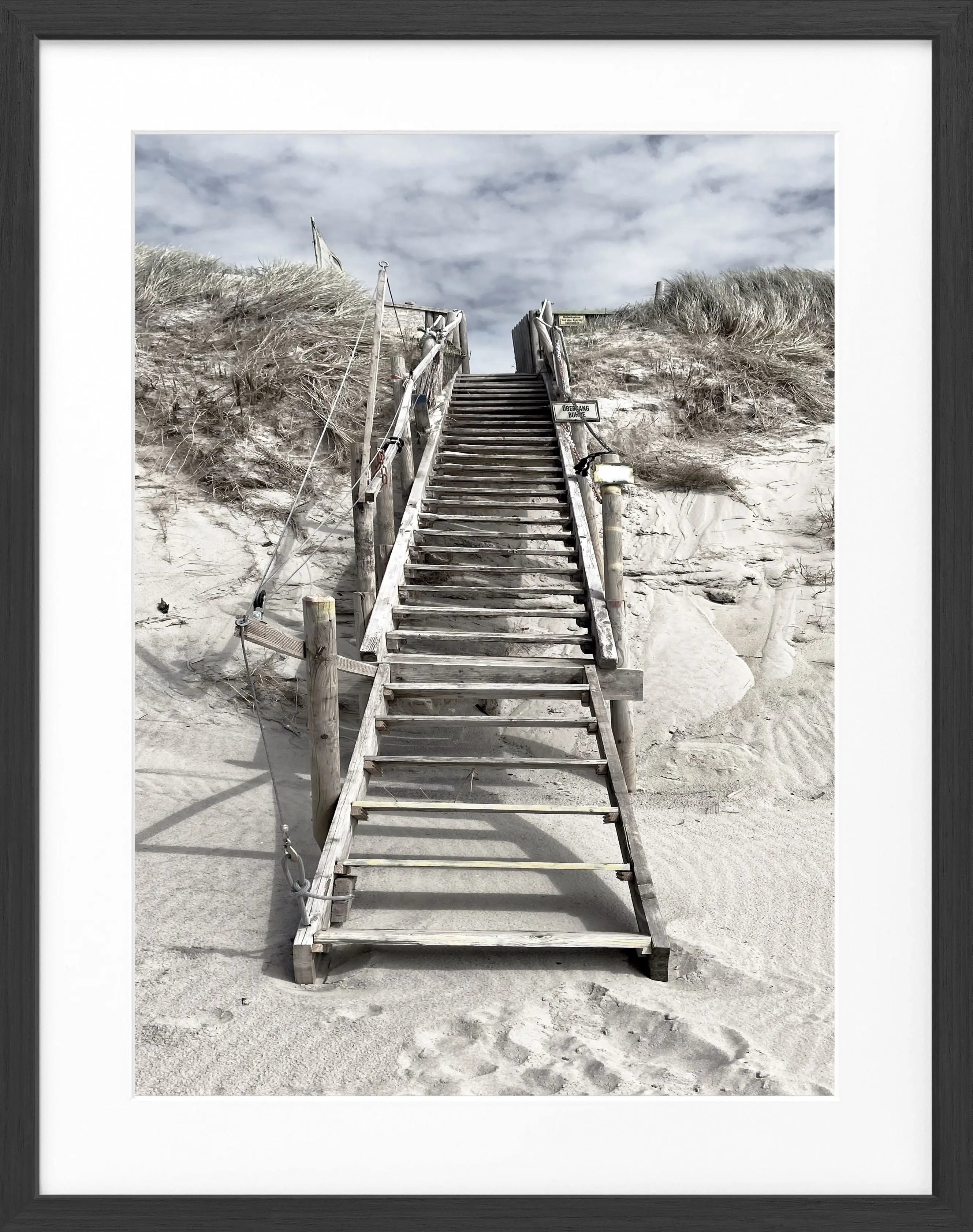 Schwarz-weiß Poster mit Rahmen von Sylt ’Dünen’ Hörnum, von Cosman-Photocollection, 25x31 cm, Strand- und Dünenmotiv