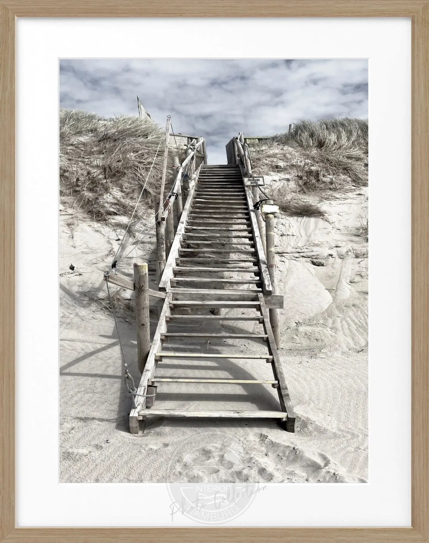 Schwarz-weiß Poster mit Rahmen von Cosman-Photocollection, zeigt Dünen von Sylt in Hörnum, Maße 25x31cm, Motiv Sylt Dünen.