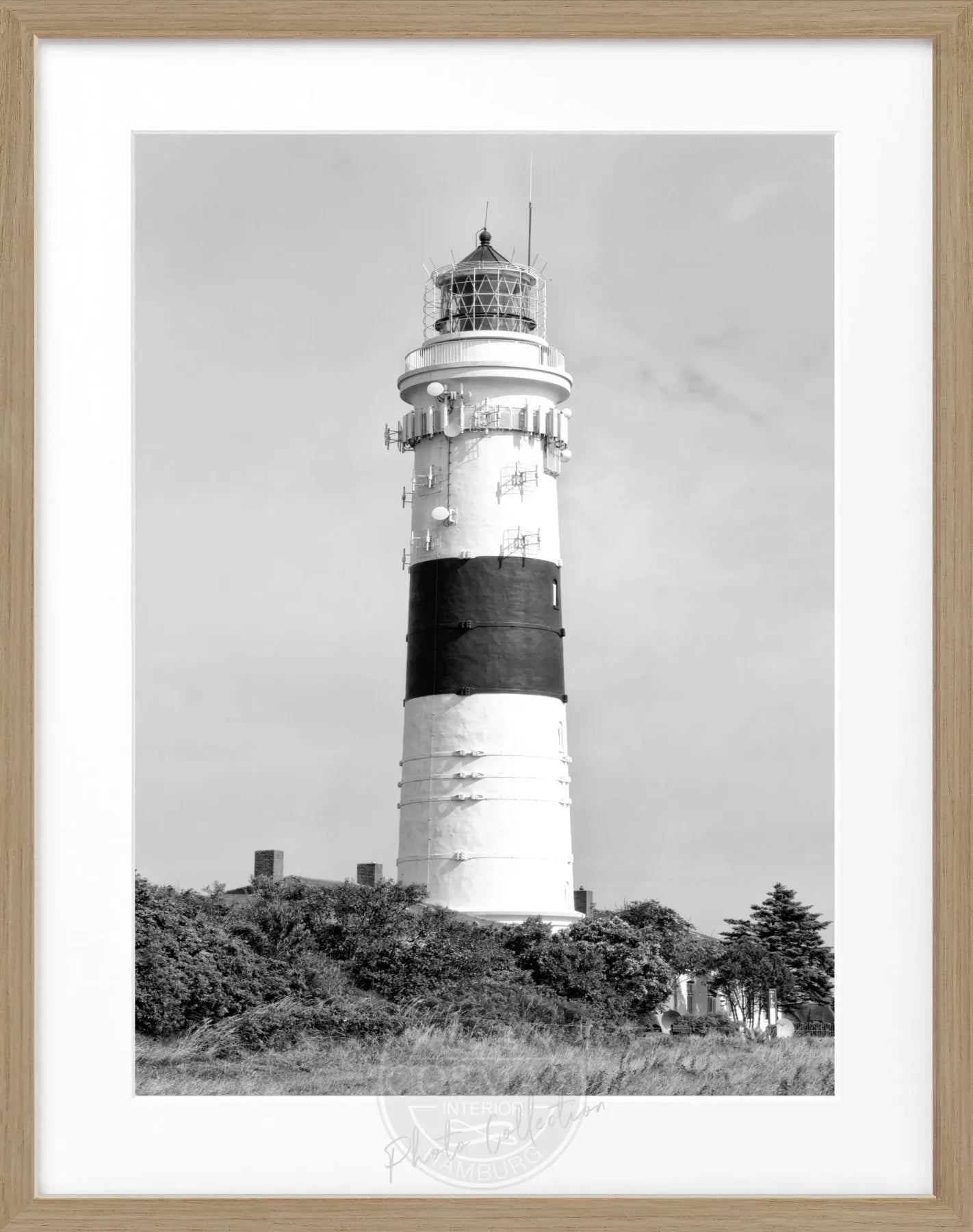 Schwarzweiß-Poster mit Rahmen von Cosman-Photocollection, Kampener Leuchtturm Langer Christian auf Sylt, 25x31 cm.