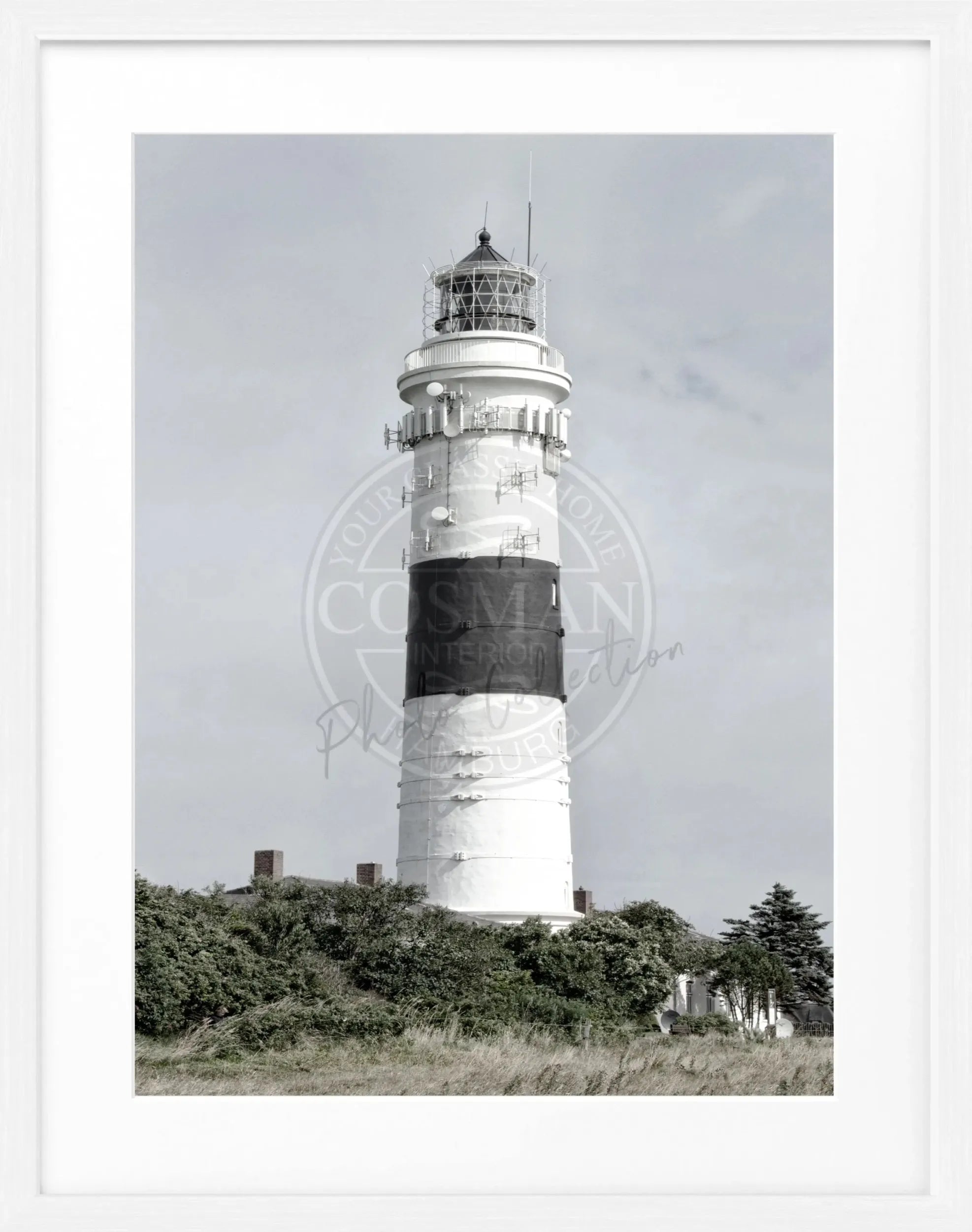 Schwarz-weiß Poster mit Rahmen, zeigt den Kampener Leuchtturm Langer Christian auf Sylt, von Cosman-Photocollection, 25x31 cm