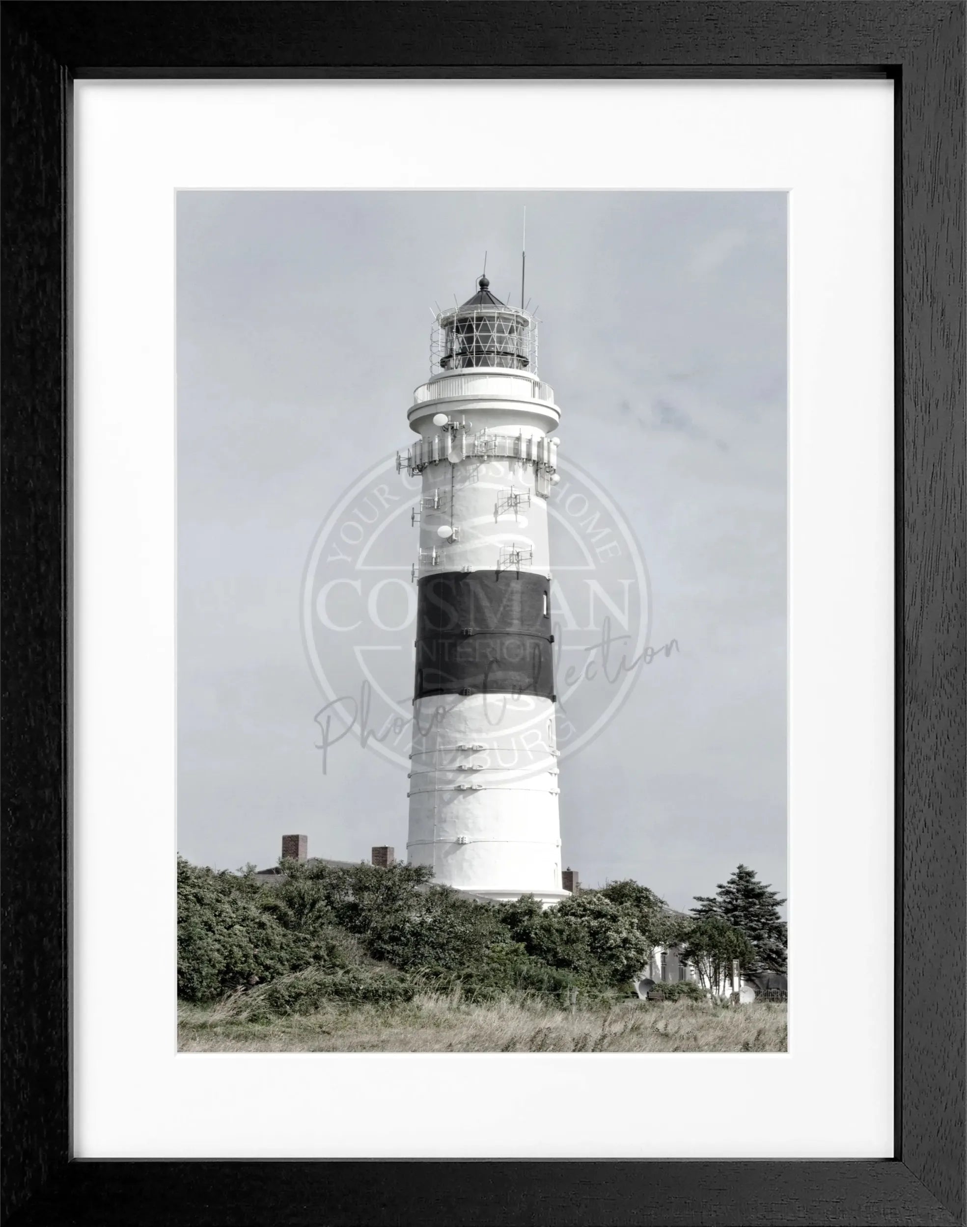 Schwarz-weiß Poster mit Rahmen von Cosman-Photocollection, zeigt den Kampener Leuchtturm Langer Christian auf Sylt, 25x31 cm