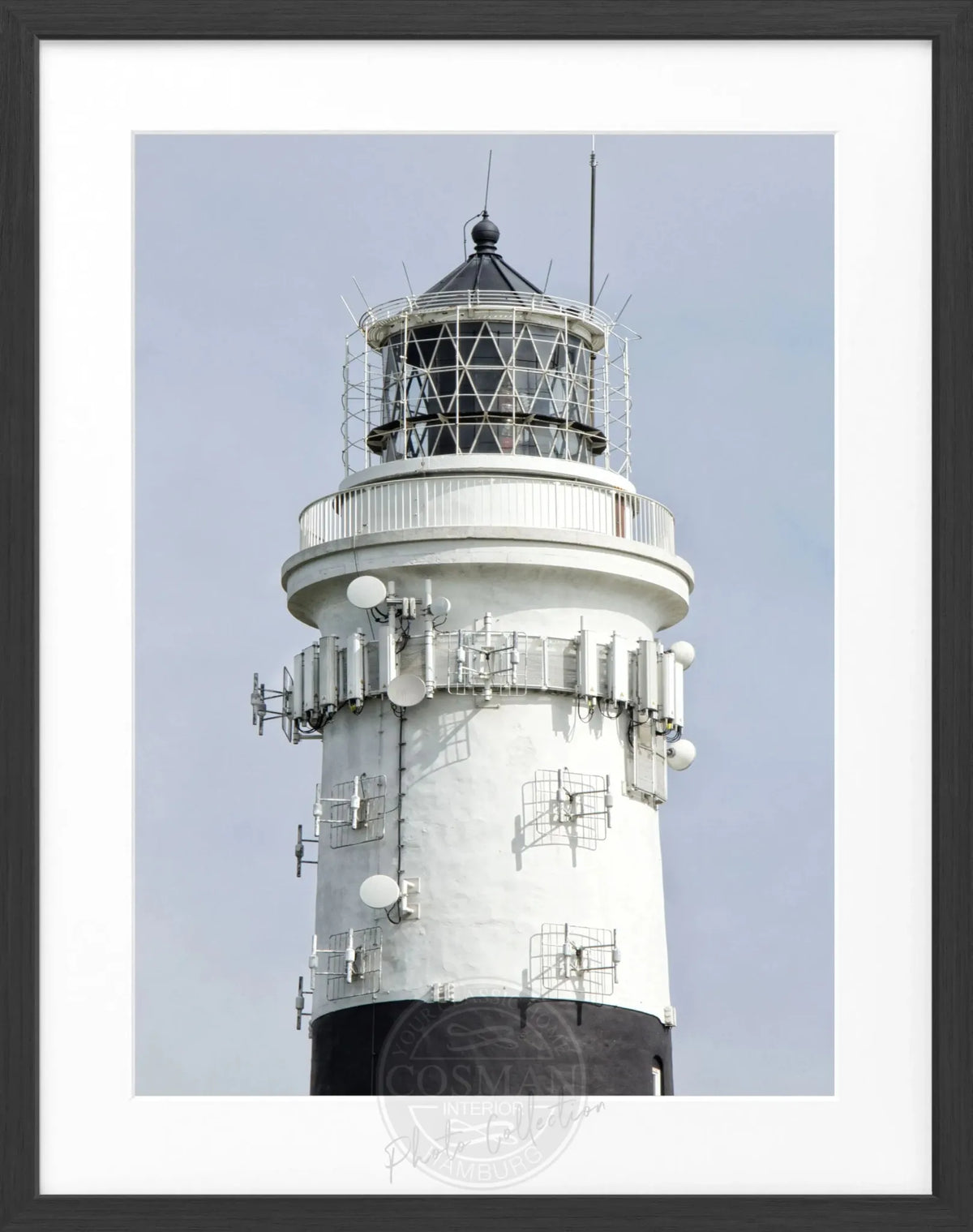 Schwarz-weiß Poster mit Rahmen von Cosman-Photocollection, Leuchtturm Sylt Kampen, Motiv in 25x31 cm, Wanddekoration