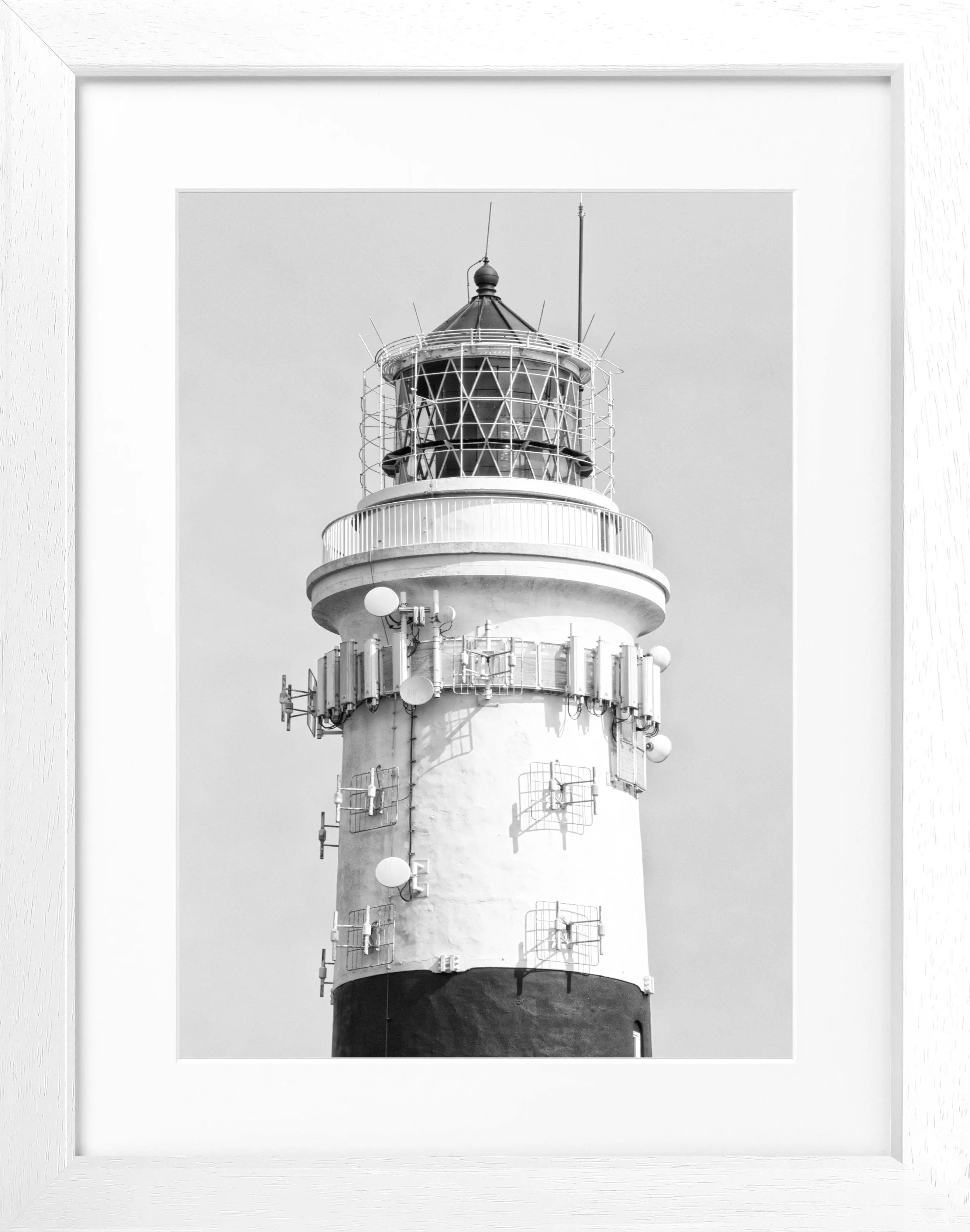 Schwarz-weiß Poster mit Rahmen, zeigt den Leuchtturm Kampen auf Sylt von Cosman-Photocollection, 25x31 cm.