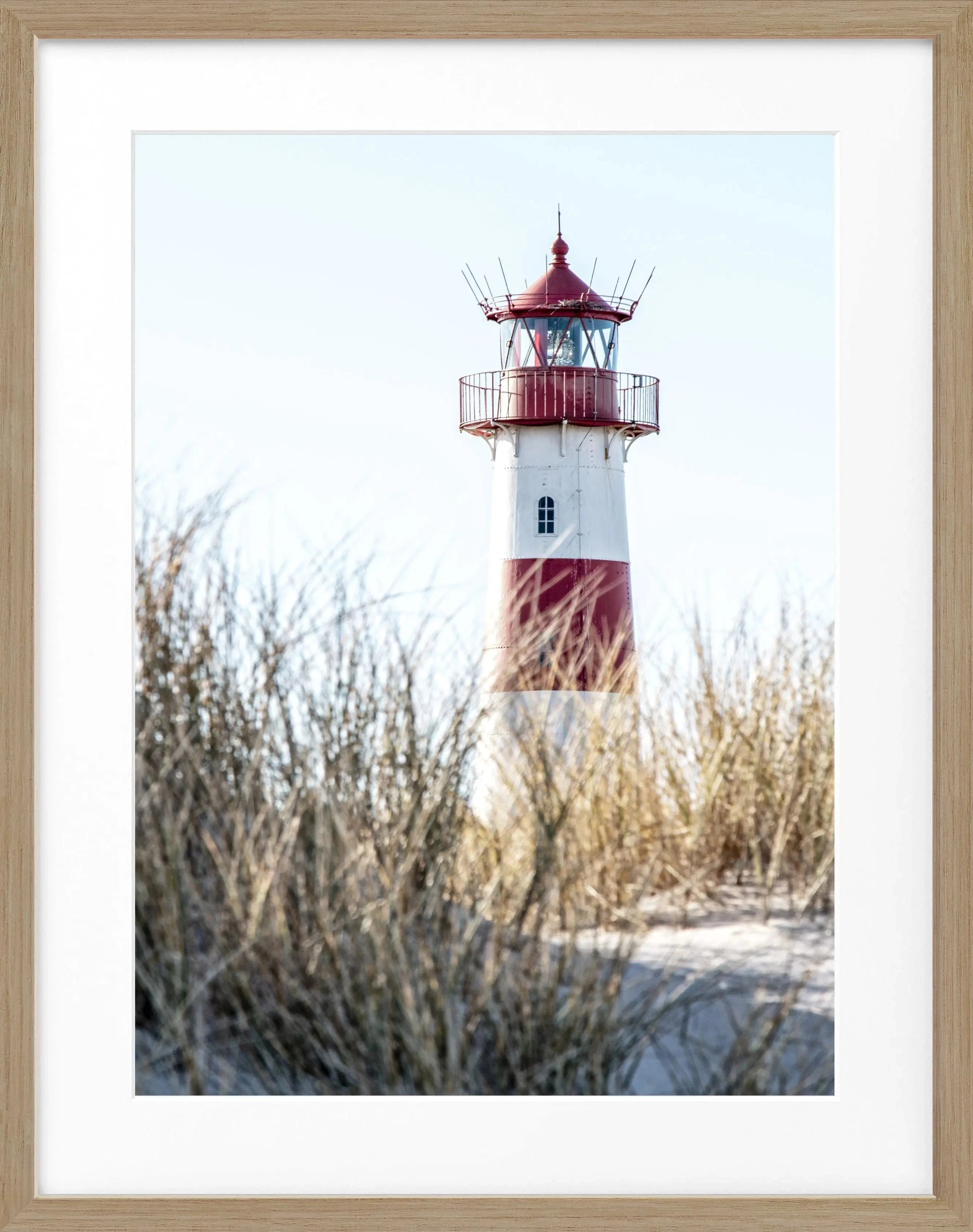 Schwarz-weiß Poster mit Rahmen von Cosman-Photocollection, zeigt den Leuchtturm 'List' auf Sylt, Maße 25x31 cm.