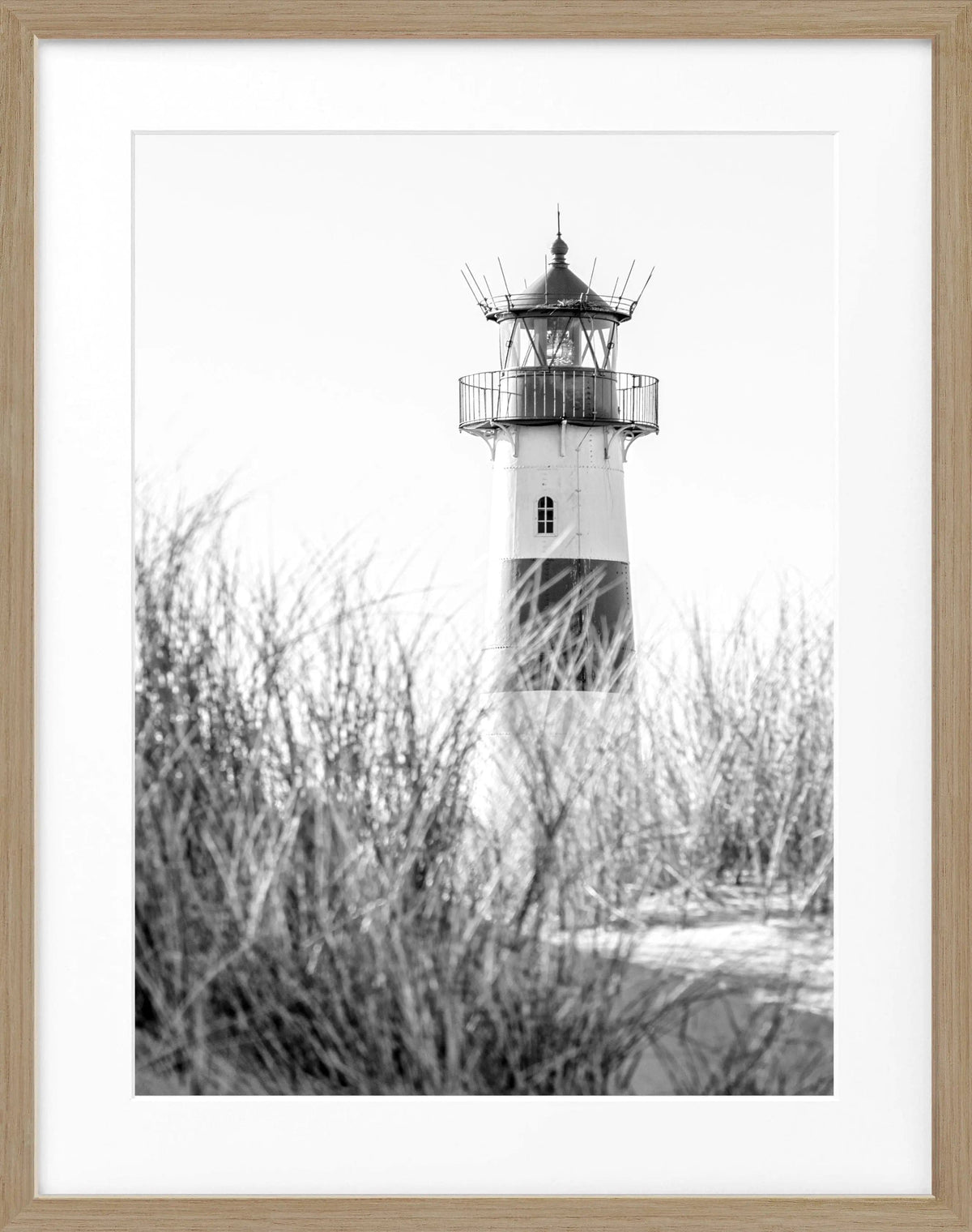 Schwarz-weiß Poster mit Rahmen von Cosman-Photocollection, Leuchtturm 'List' auf Sylt, 25x31cm, kunstvolle Fotografie