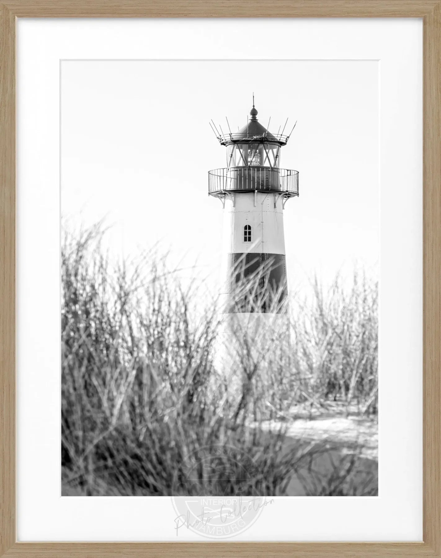 Schwarz-weiß Poster mit Rahmen von Cosman-Photocollection, Leuchtturm 'List' auf Sylt, 25x31cm, kunstvolle Fotografie