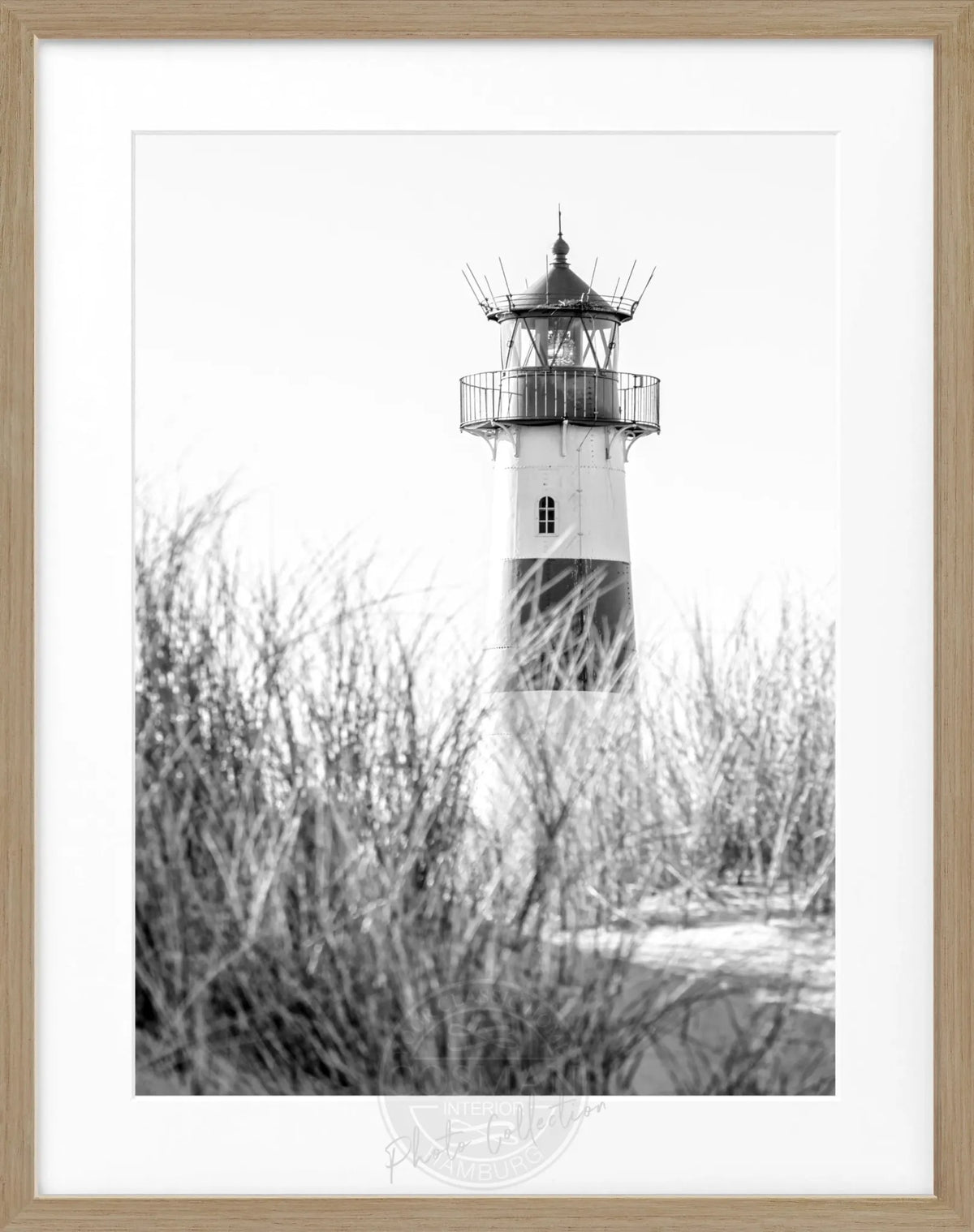 Schwarz-weiß Poster mit Rahmen von Cosman-Photocollection, Leuchtturm 'List' auf Sylt, 25x31cm, kunstvolle Fotografie