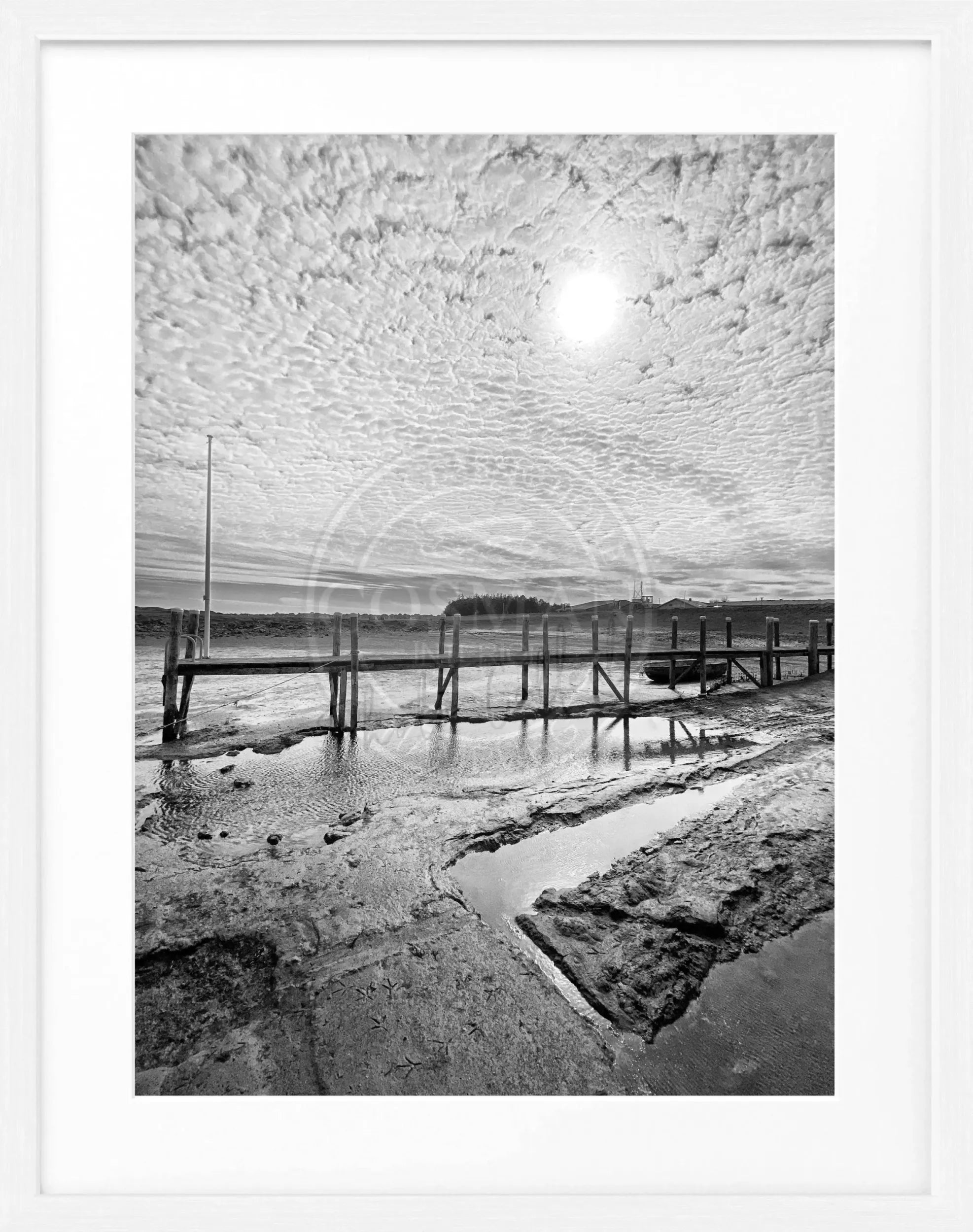 Schwarz-weiß Poster vom Hafen Sylt Rantum mit Rahmen, von Cosman-Photocollection, 25x31 cm, maritime Motiv