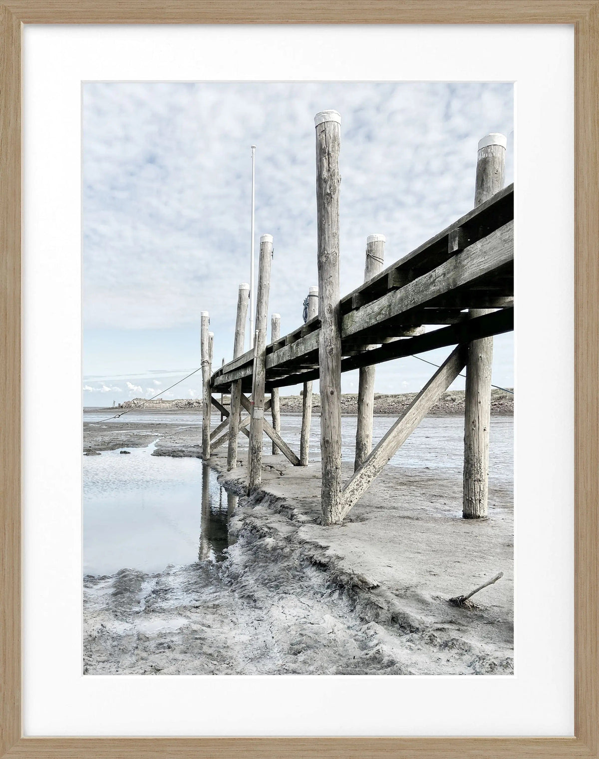 Schwarz-weiß Poster mit Rahmen von Cosman-Photocollection, Rantum Hafen auf Sylt, 25x31 cm, maritime Küstenansicht