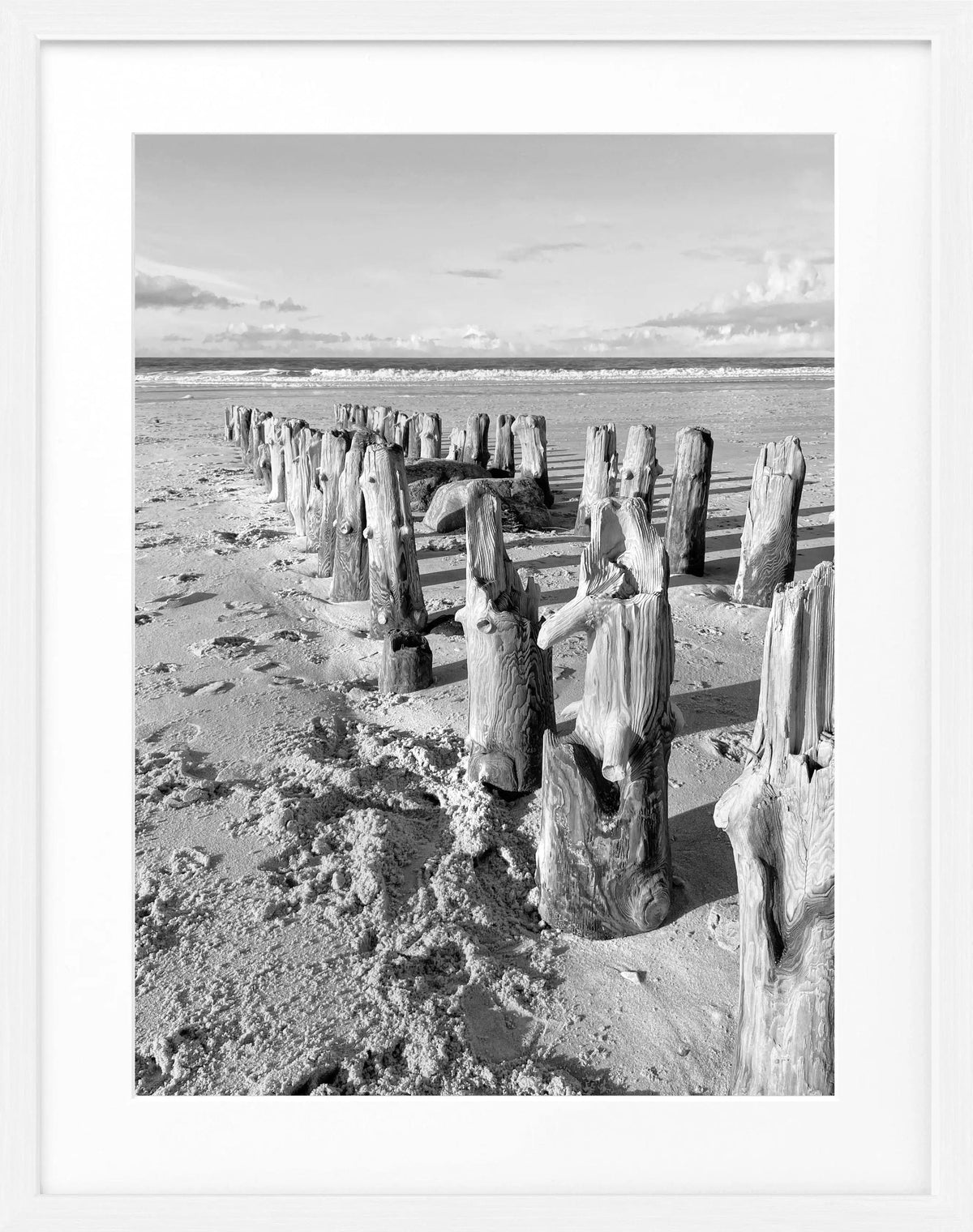 Schwarz-weiß Poster mit Rahmen von Sylt Strand, 25cm x 31cm, von Cosman-Photocollection, Wanddekoration mit Meeresmotiv