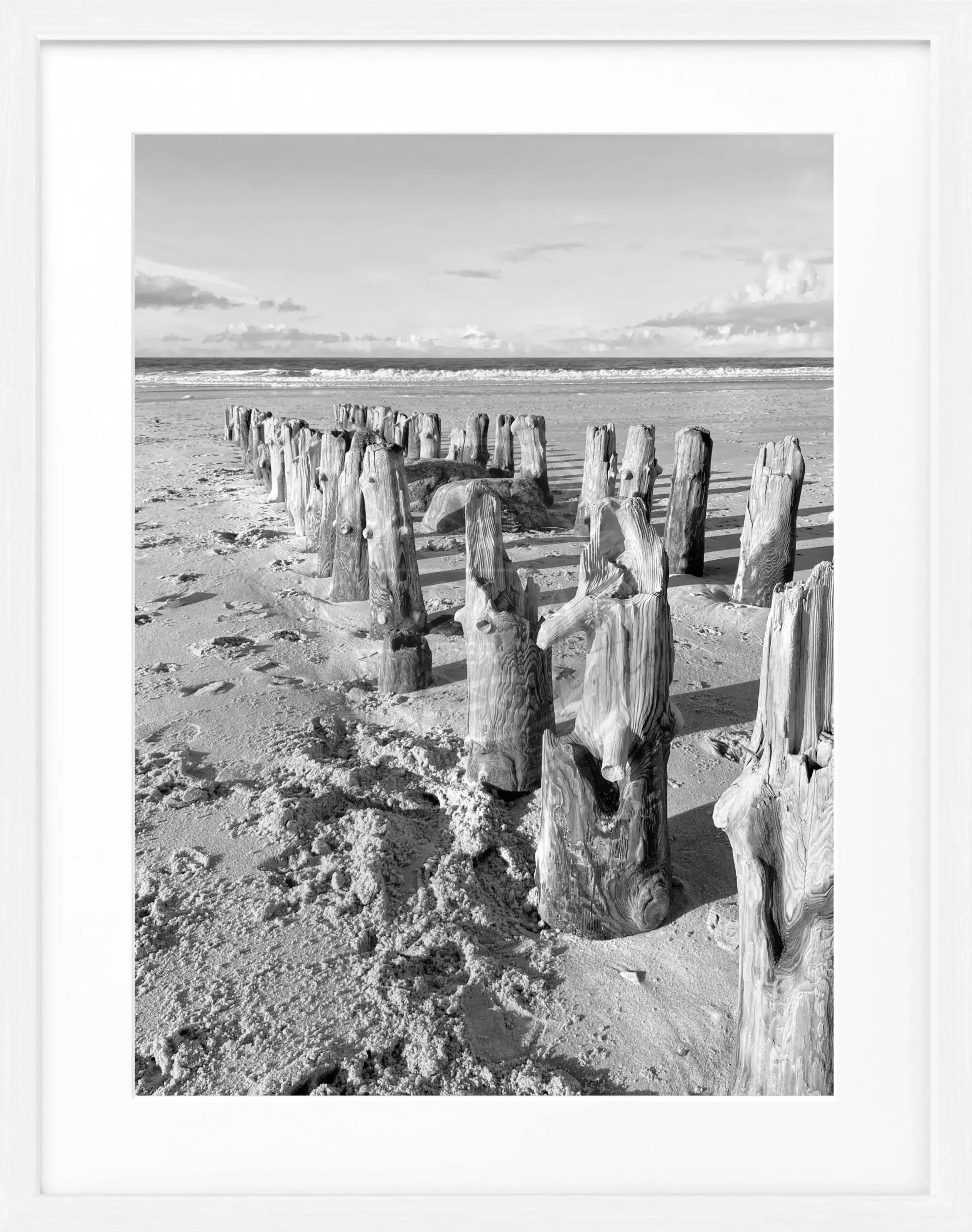 Schwarz-weiß Poster mit Rahmen von Sylt Strand, 25cm x 31cm, von Cosman-Photocollection, Wanddekoration mit Meeresmotiv