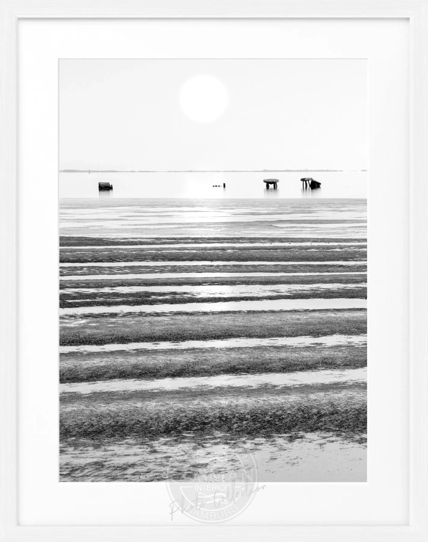 Schwarz-weiß Poster mit Rahmen ’Wattenmeer’ Sylt von Cosman-Photocollection, 25x31 cm, Meereslandschaft, stilvolle Wanddekoration