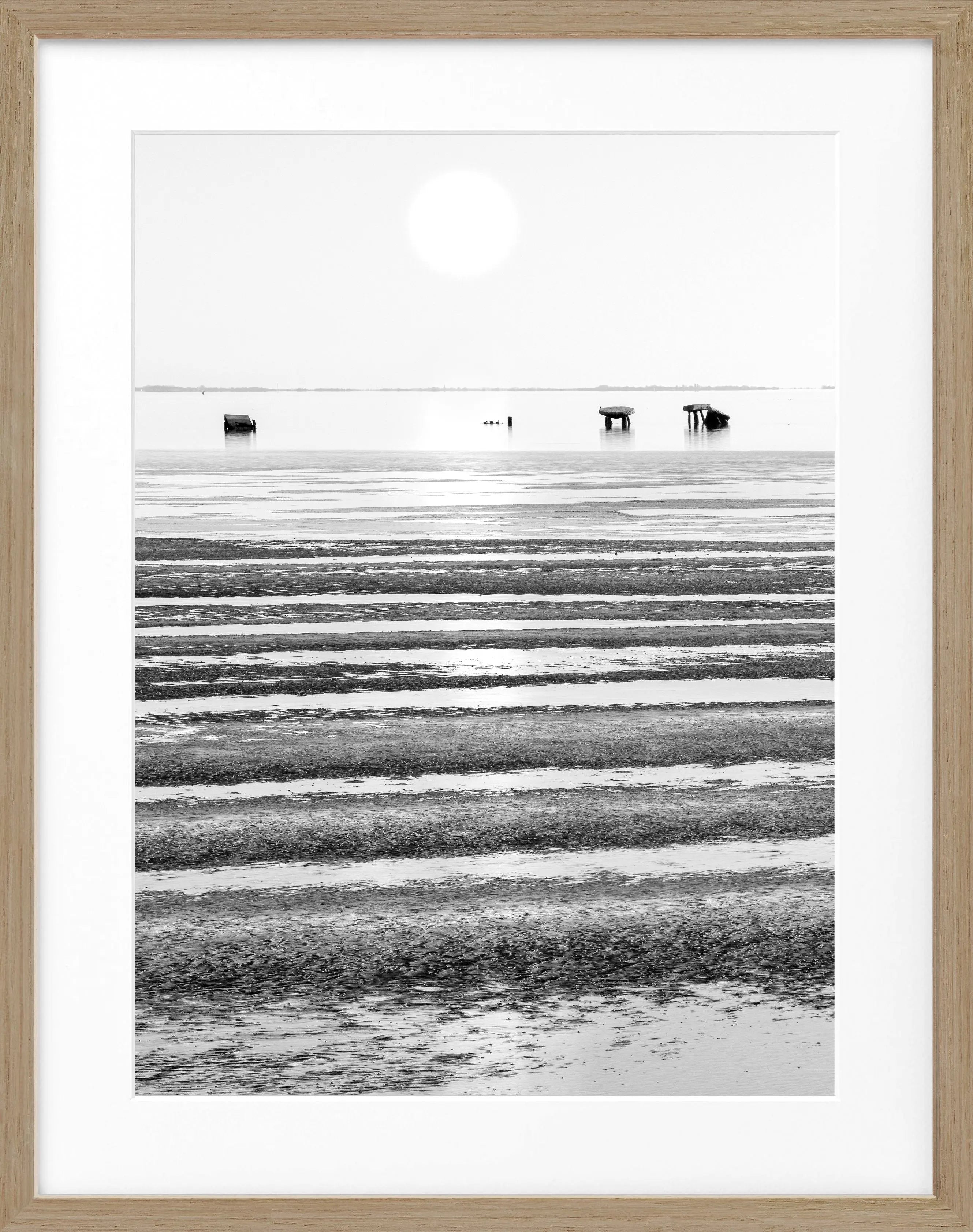 Schwarz-weiß Poster ’Wattenmeer’ mit Rahmen von Cosman-Photocollection, Sylt, 25x31cm, Meereslandschaft.