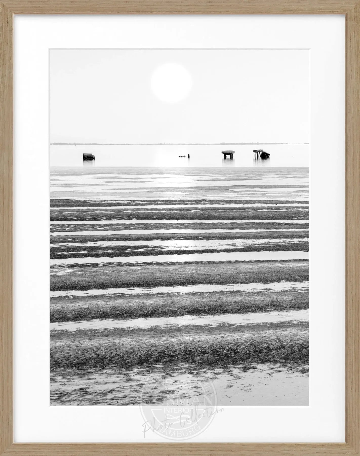Schwarz-weiß Poster mit Rahmen ’Wattenmeer’ Sylt von Cosman-Photocollection, 25x31cm, Meereslandschaft, Wanddekoration