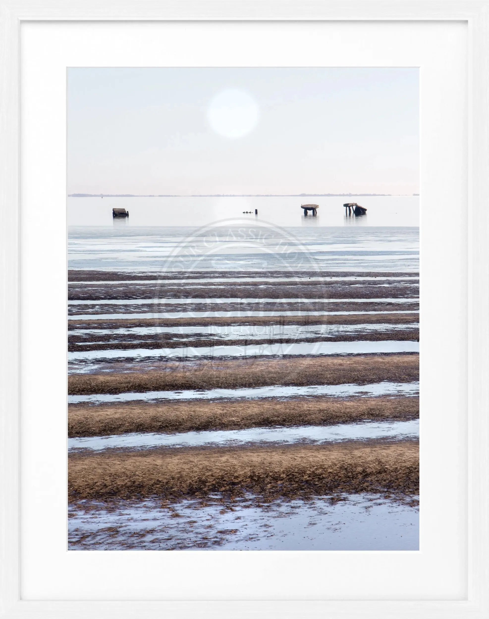 Schwarz-weiß Poster mit Rahmen, Wattenmeer-Szene auf Sylt, von Cosman-Photocollection, 25x31 cm, Wanddekoration