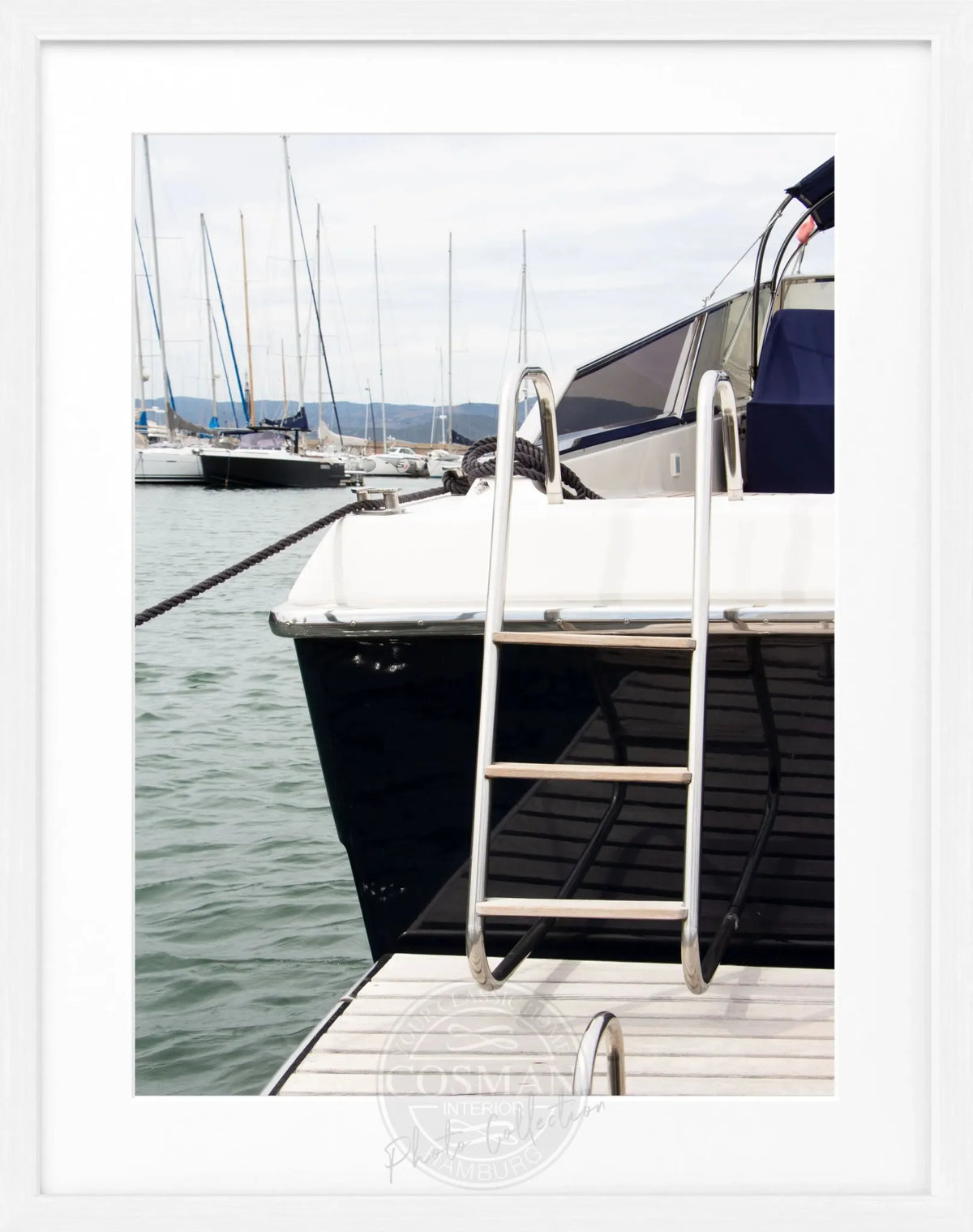 Schwarz-weiß Poster mit Rahmen »Yacht Saint Tropez« von Cosman-Photocollection, 25x31 cm, maritime Motiv.