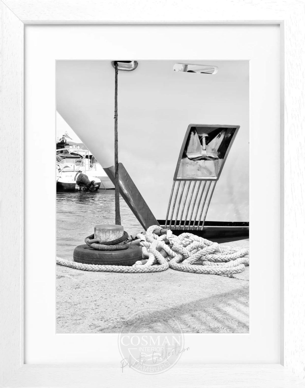 Schwarz-weiß Poster mit Rahmen, Yacht in Saint Tropez, Cosman-Photocollection, 25x31 cm, maritimes Motiv, eleganter Wanddekoration