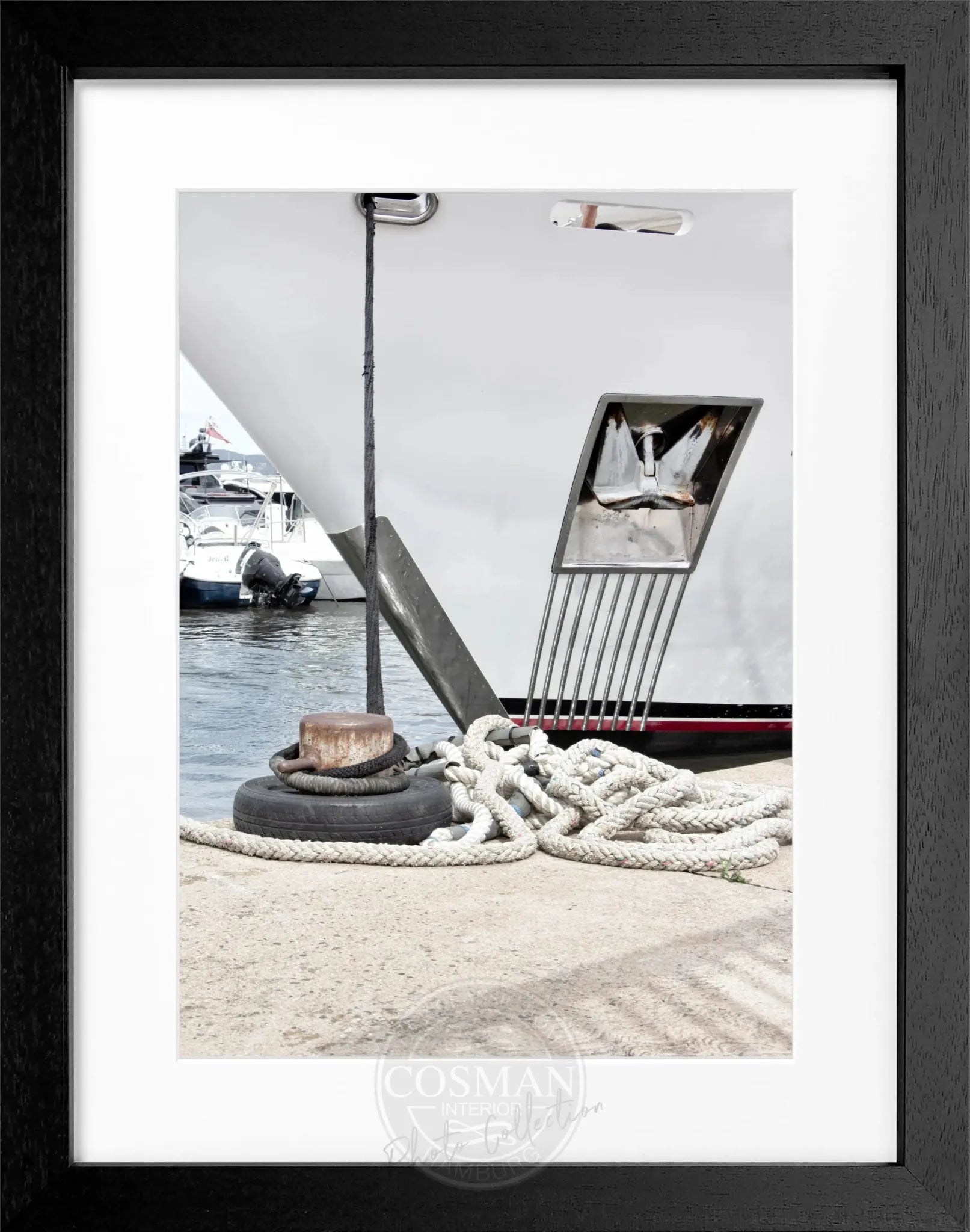 Schwarz-weiß Poster mit Rahmen 'Yacht' Saint Tropez von Cosman-Photocollection, 25x31cm, maritime Motiv.