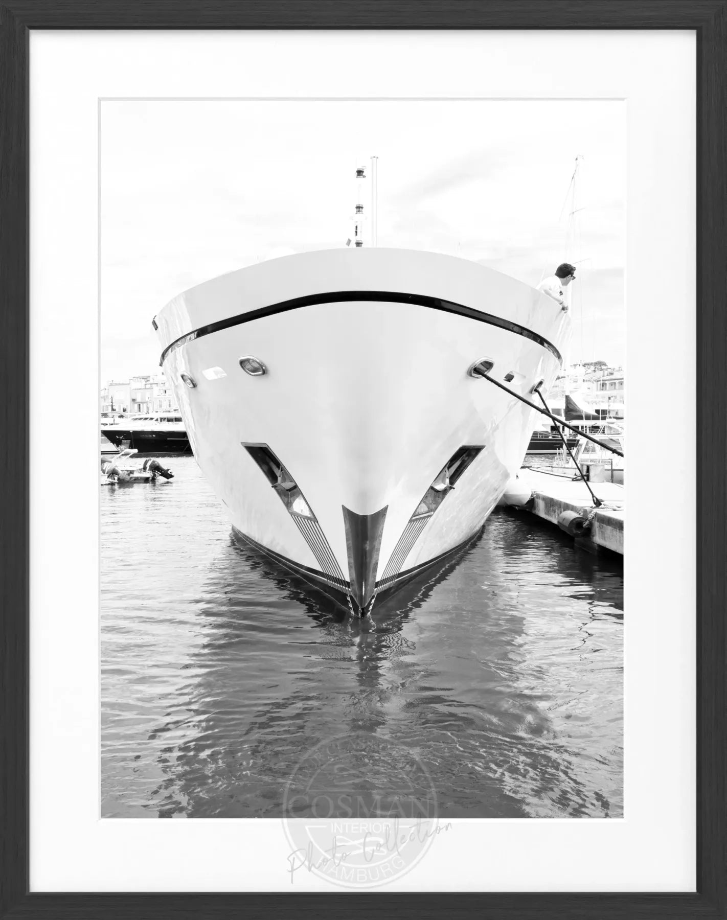 Schwarz-weiß Poster mit Rahmen ’Yacht’ Saint Tropez, Cosman-Photocollection, 25x31cm, maritimes Motiv, elegantes Dekor.