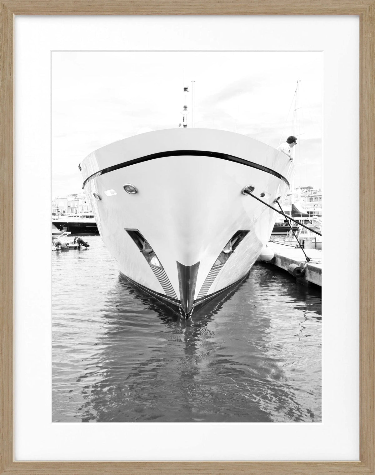 Schwarz-weiß Poster mit Rahmen, Motiv einer Yacht in Saint Tropez, von Cosman-Photocollection, 25x31 cm, stilvolle Wanddekoration