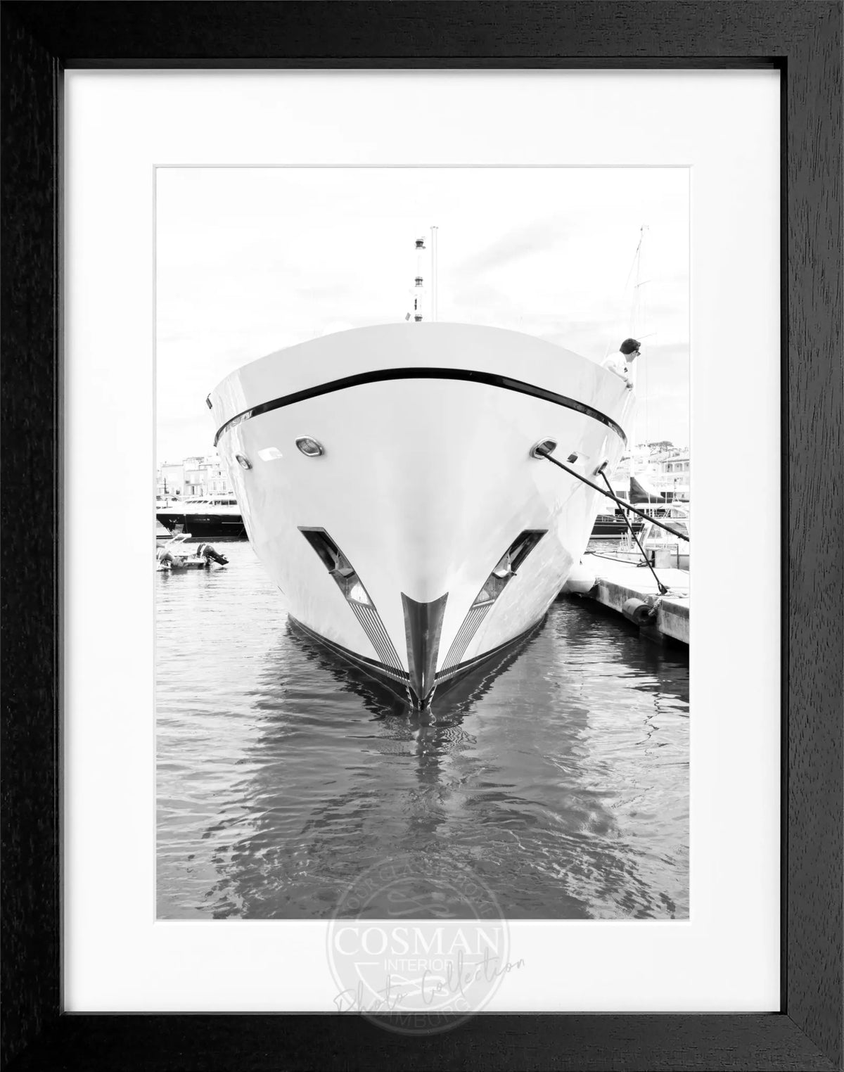 Schwarz-weiß Poster mit Rahmen, Yacht in Saint Tropez, Cosman-Photocollection, 25x31cm, elegantes maritimes Wandbild