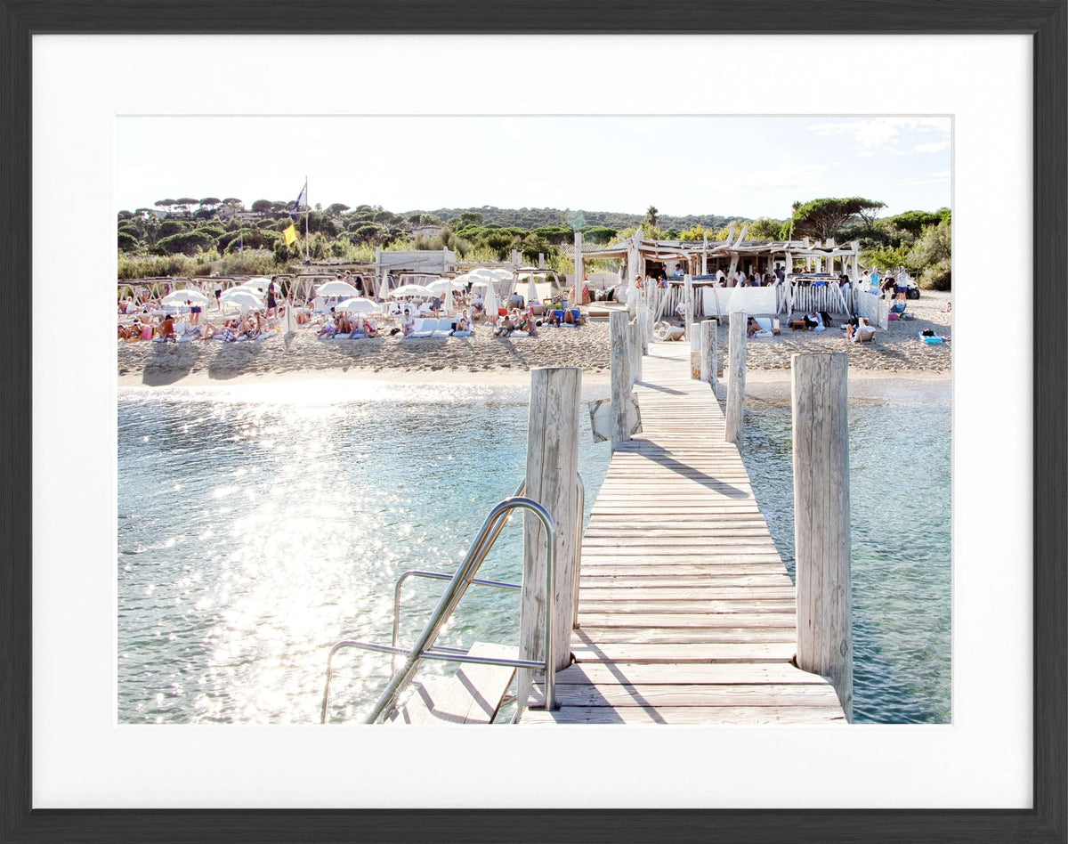 Schwarz-weiß Poster mit Rahmen, ’Beach Le Club 55’ Saint Tropez, von Cosman-Photocollection, 31x25 cm, stilvolle Wanddekoration