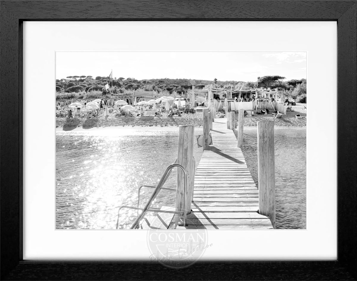 Schwarz-weiß Poster mit Rahmen von Cosman-Photocollection, Motiv 'Beach Le Club 55' in Saint Tropez, ca. 31x25 cm