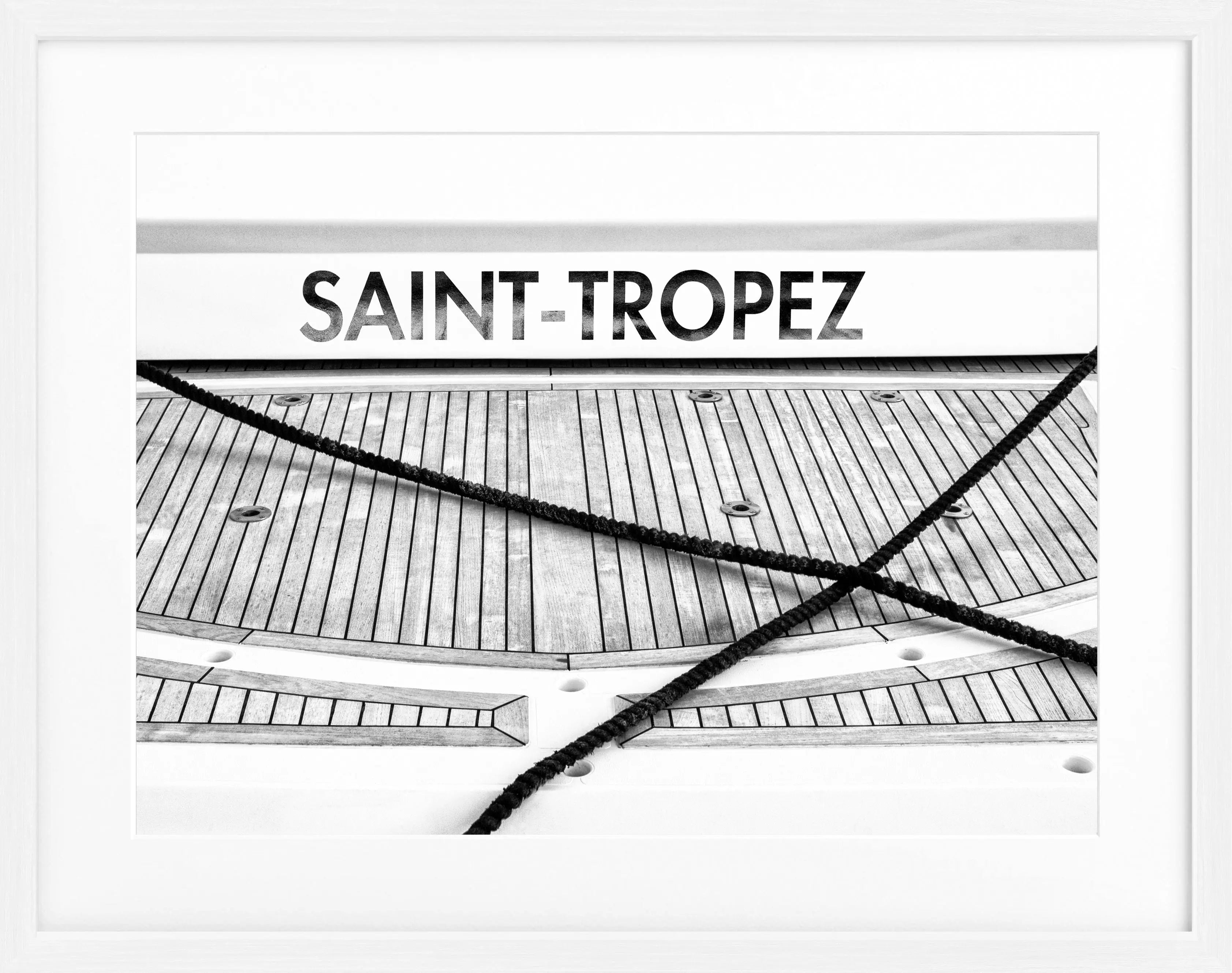 Schwarz-weiß Poster mit Rahmen ’Boot Hafen’ Saint Tropez von Cosman-Photocollection, 31x25 cm, maritimes Hafenmotiv