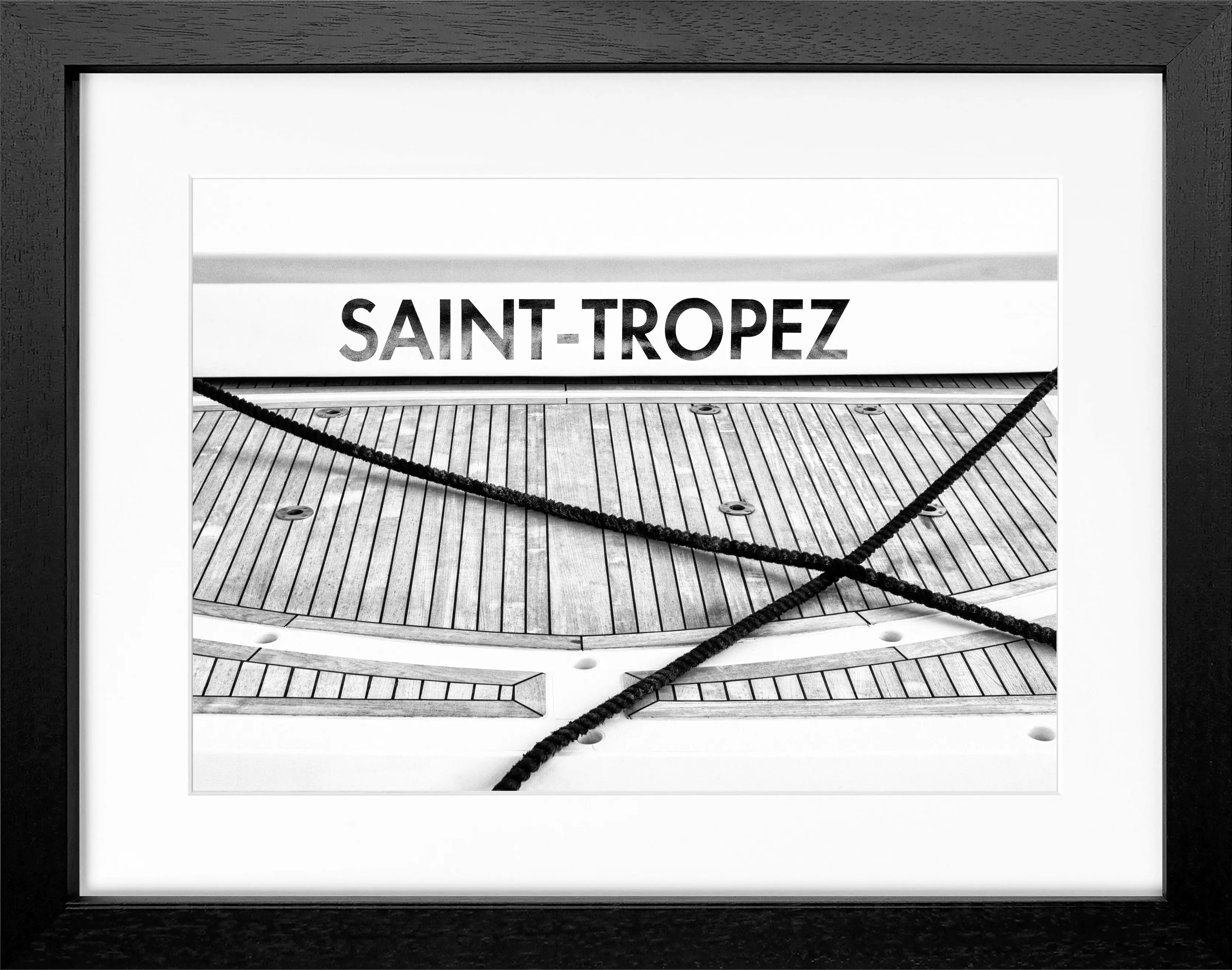 Schwarz-weiß Poster mit Rahmen 'Boot Hafen' Saint Tropez von Cosman-Photocollection, 31x25 cm, maritimes Hafenmotiv.