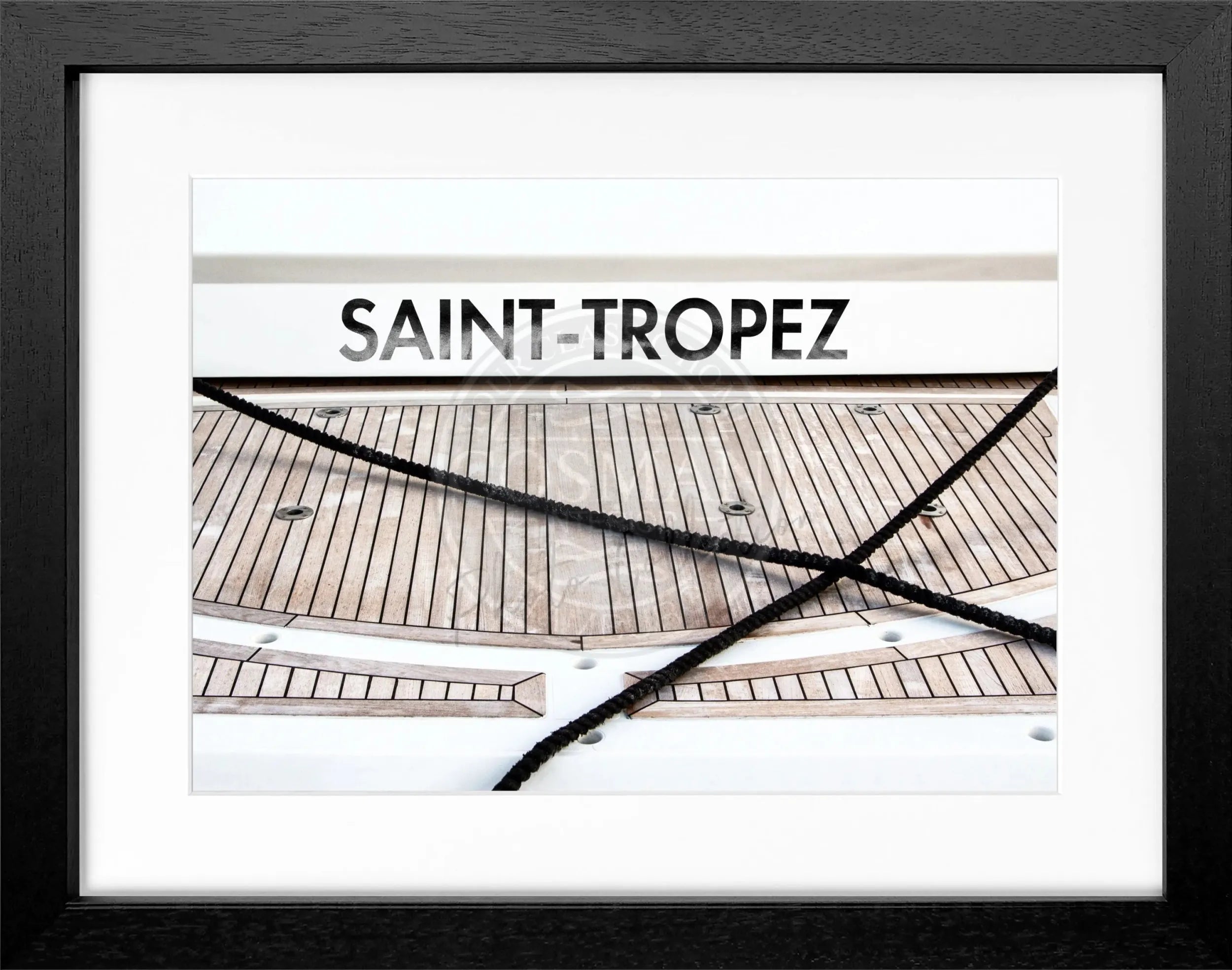 Schwarz-weiß Poster mit Rahmen ’Boot Hafen’ Saint Tropez von Cosman-Photocollection, 31x25 cm, maritime Hafenansicht.