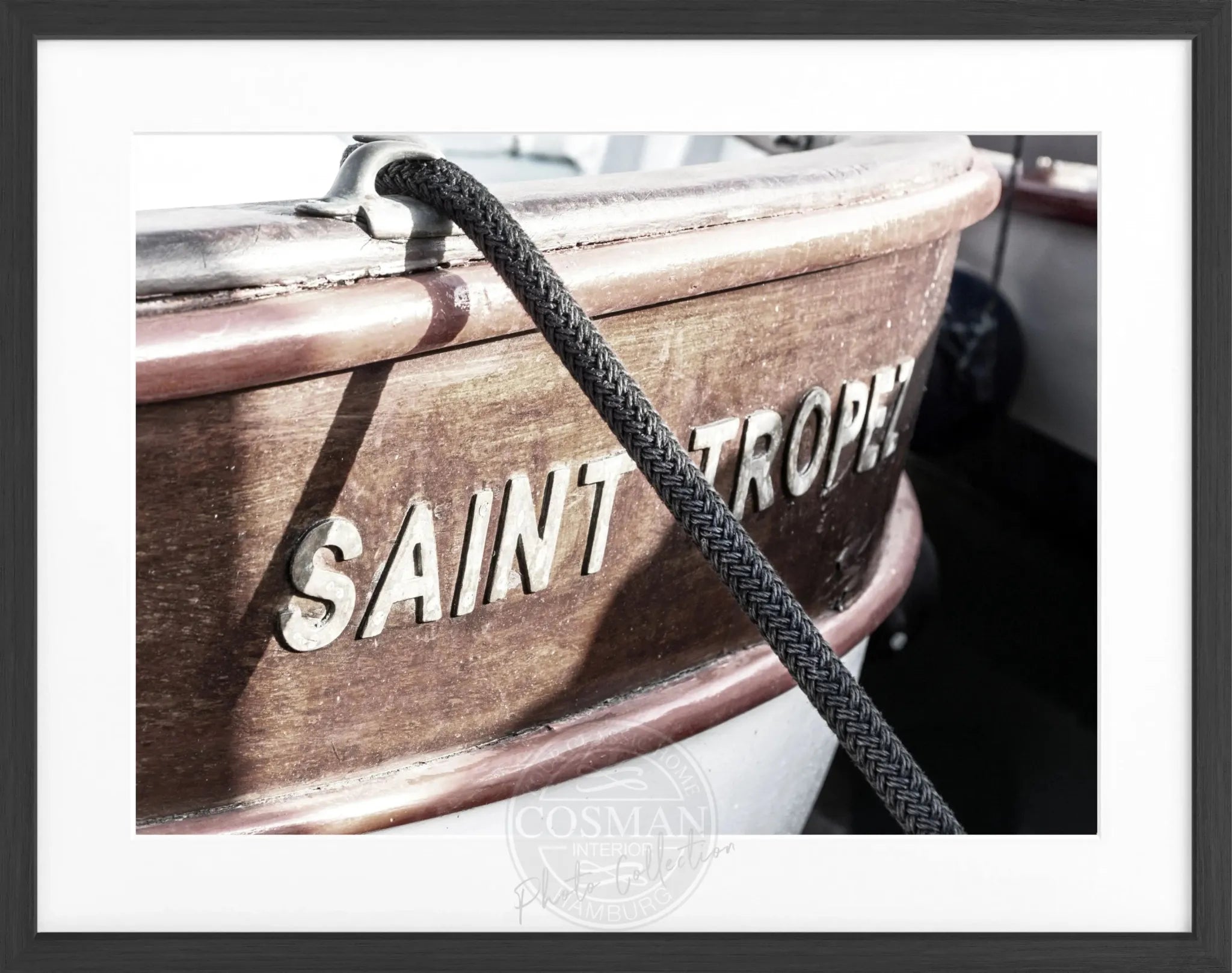 Schwarz-weiß Poster mit Rahmen ’Boot’ Saint Tropez von Cosman-Photocollection, 31x25cm, maritime Dekoration für Wände.