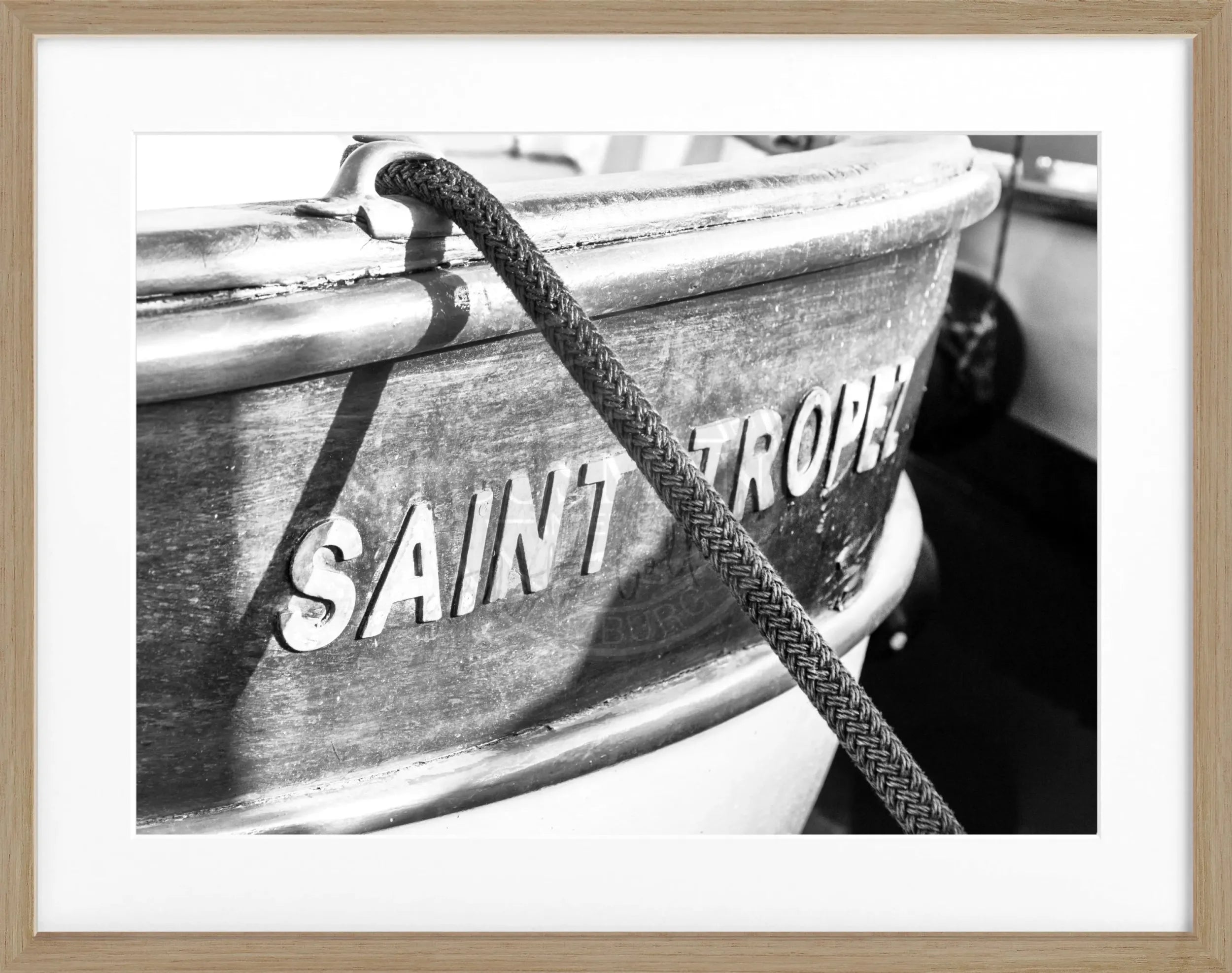 Schwarz-weiß Poster mit Rahmen von einem Boot in Saint Tropez, 31x25cm, von Cosman-Photocollection, stilvolle Wanddekoration