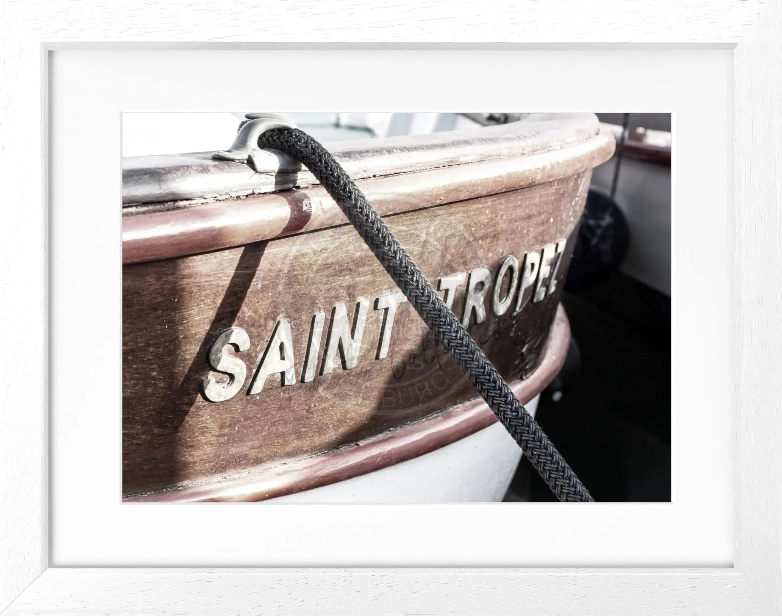 Schwarz-weiß Poster mit Rahmen von einem Boot in Saint Tropez, 31x25cm, von Cosman-Photocollection.