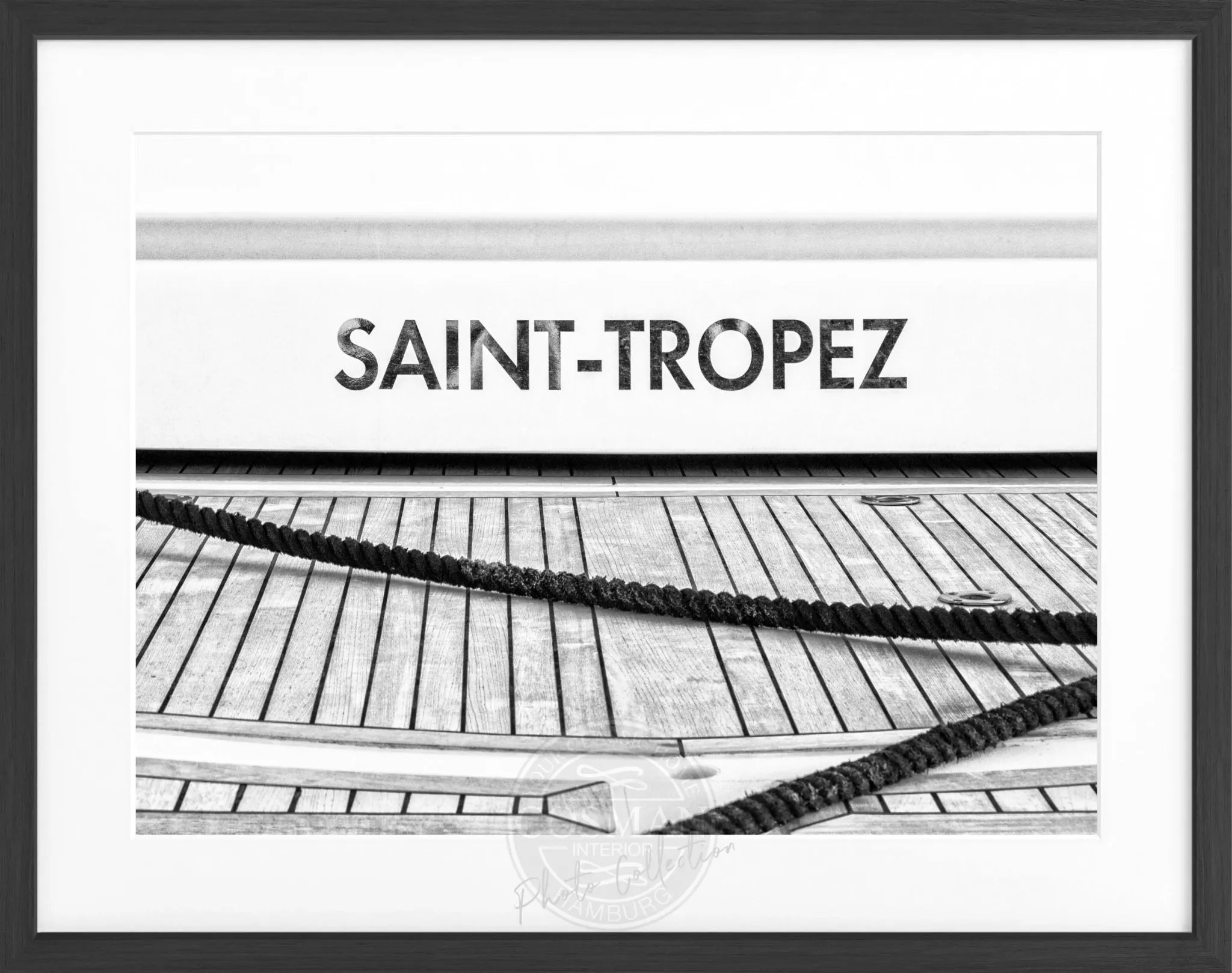 Schwarz-weiß Poster mit Rahmen 'Boot' Saint Tropez von Cosman-Photocollection, 31x25 cm, maritimes Motiv in elegantem Design