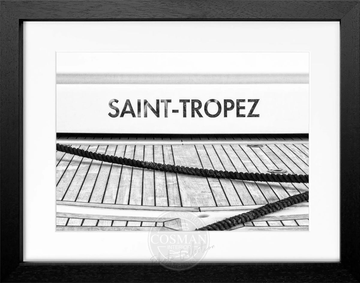Schwarz-weiß Poster mit Rahmen ’Boot’ Saint Tropez von Cosman-Photocollection, Motiv in 31x25 cm, elegantes Seemotiv.