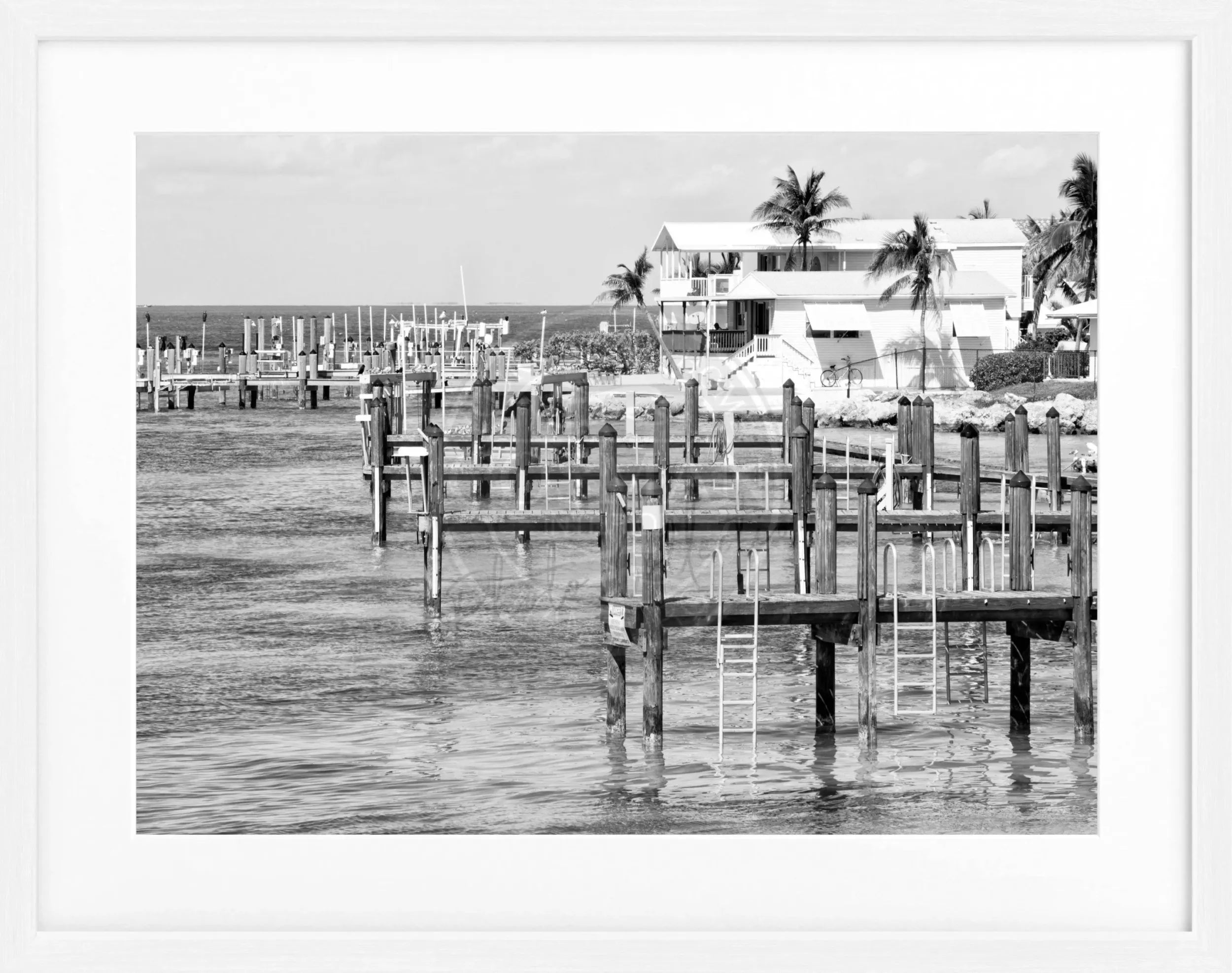 Schwarz-weiß Poster mit Rahmen von Cosman-Photocollection, Florida Keys Beach House Motiv, 31x25cm, dekoratives Wandbild
