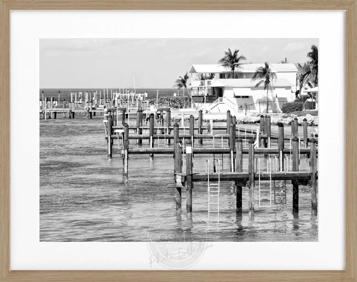 Schwarz-weiß Poster mit Rahmen von Cosman-Photocollection, Florida Keys Beach House Motiv, 31x25 cm, Wanddekoration