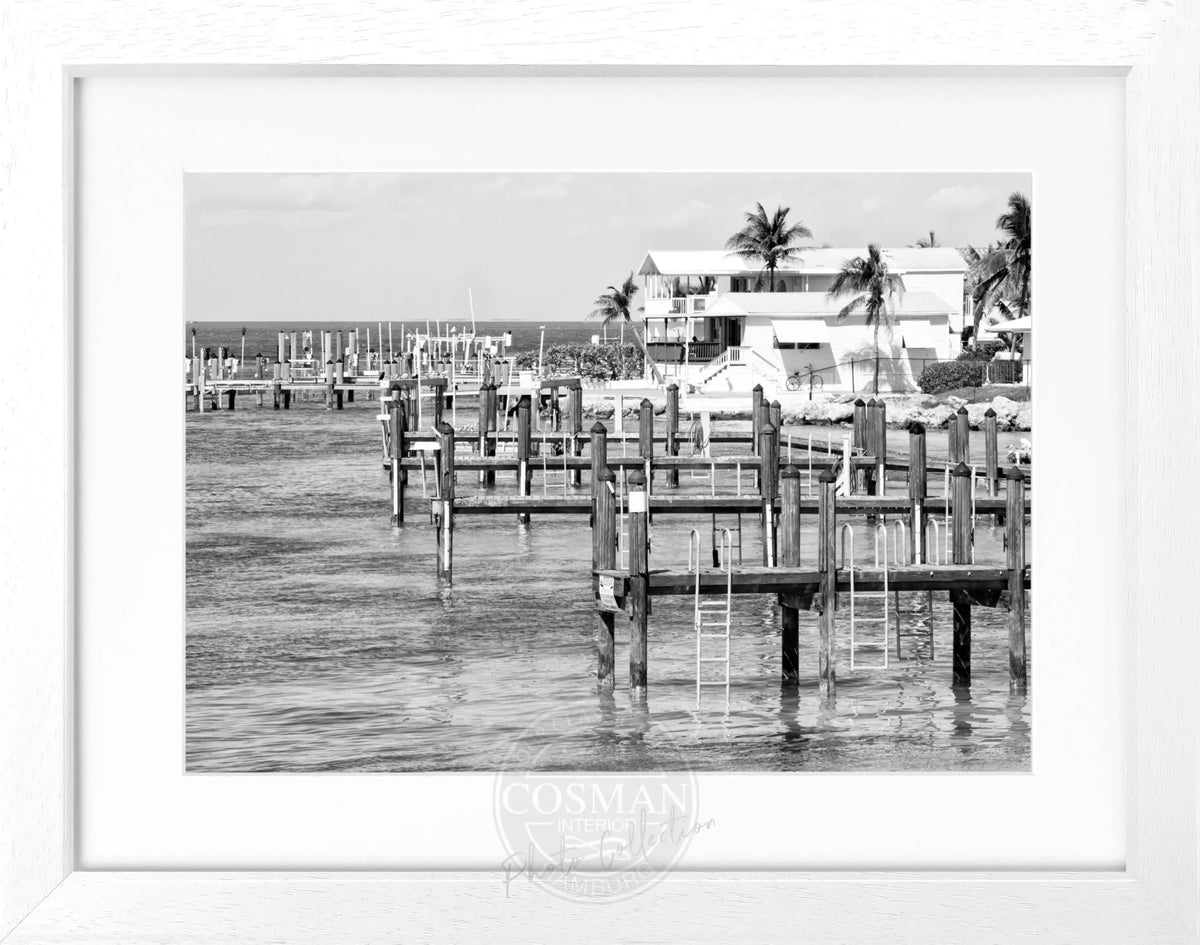 Schwarz-weiß Poster mit Rahmen von Cosman-Photocollection, Florida Keys Beach House Motiv, 31x25 cm, Wanddekoration