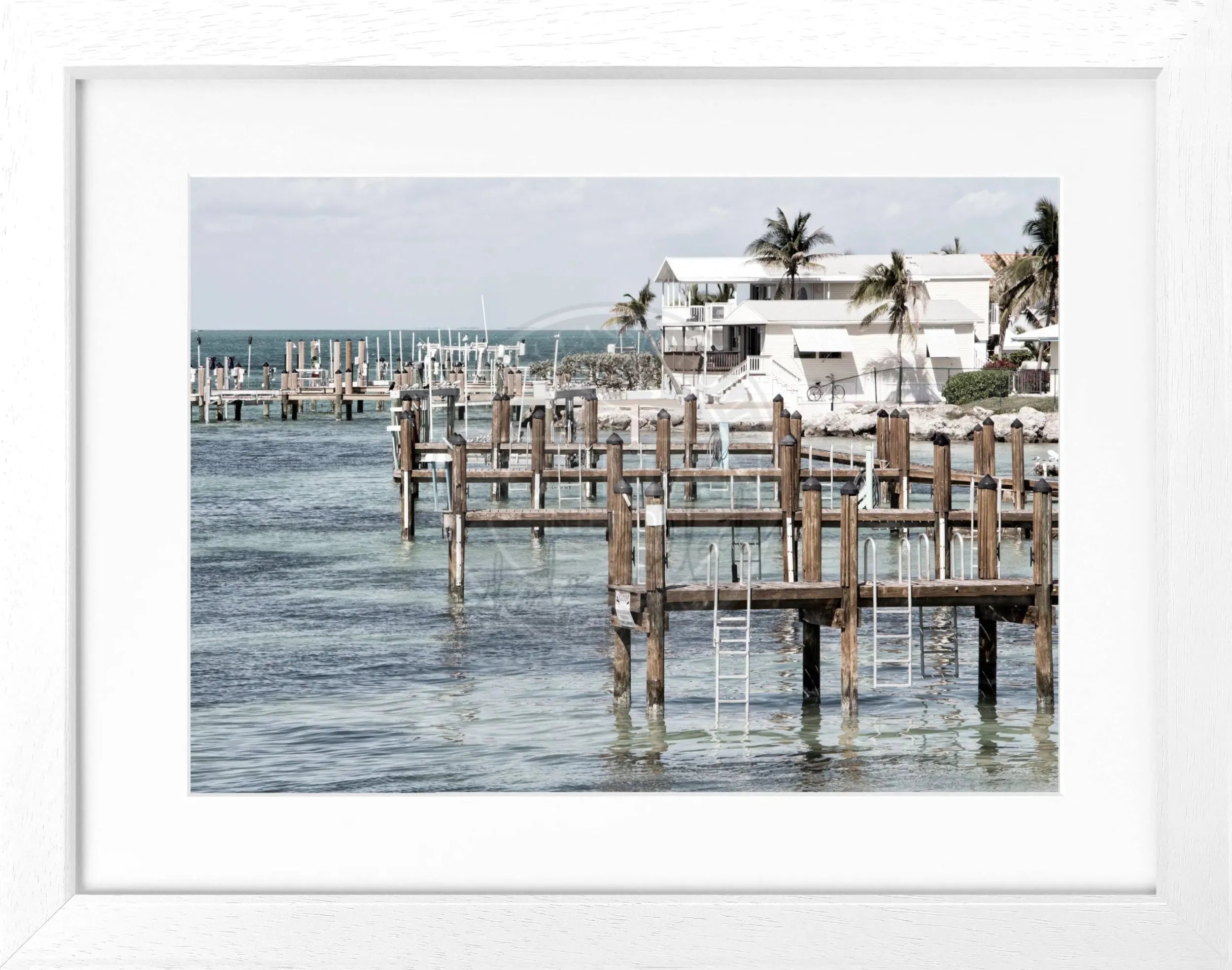 Schwarz-weiß Poster mit Rahmen, Florida Keys Beach House Motiv, 31x25cm, von Cosman-Photocollection
