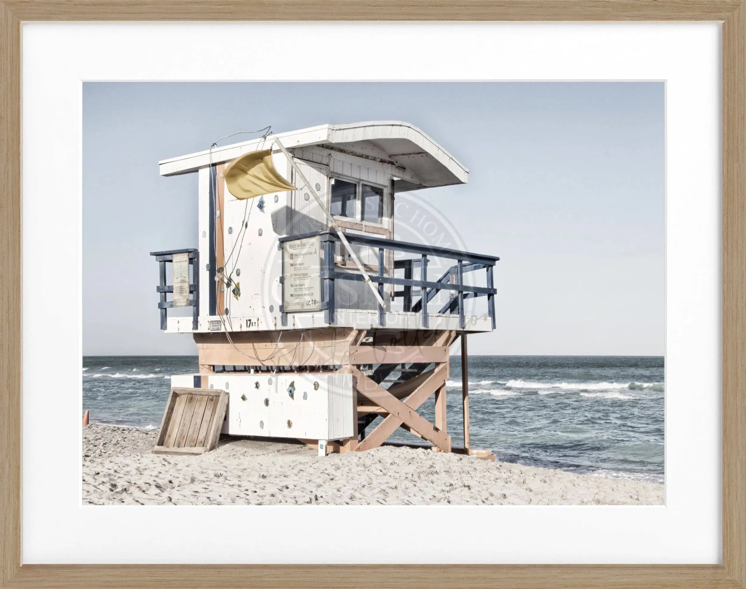 Schwarz-weiß Poster mit Rahmen von Miami Beach Florida, 31x25cm, von Cosman-Photocollection, ideal für Wanddekoration.