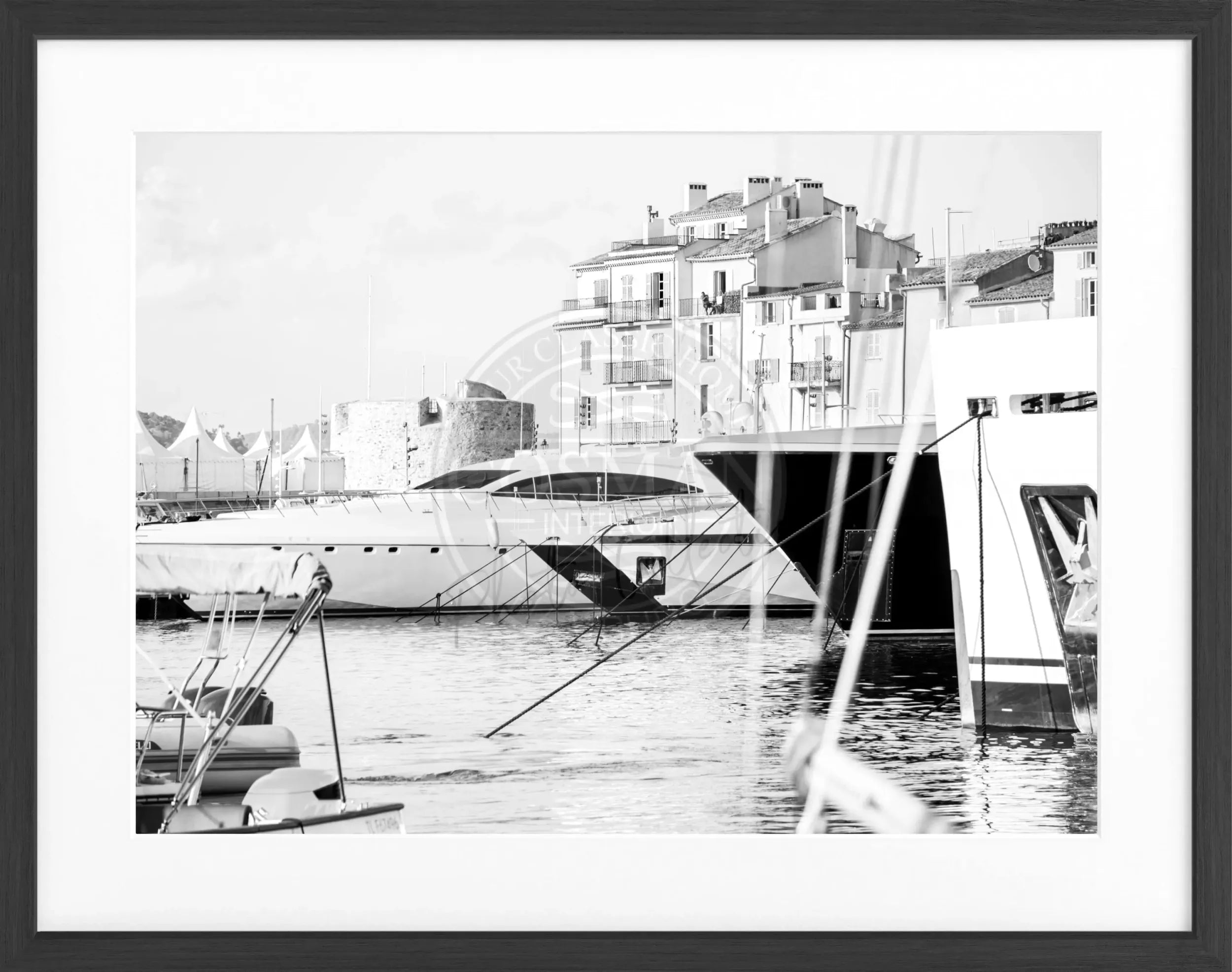 Schwarz-weiß Poster mit Rahmen 'Hafen' Saint Tropez, 31x25 cm, von Cosman-Photocollection, maritime Stadtansicht.