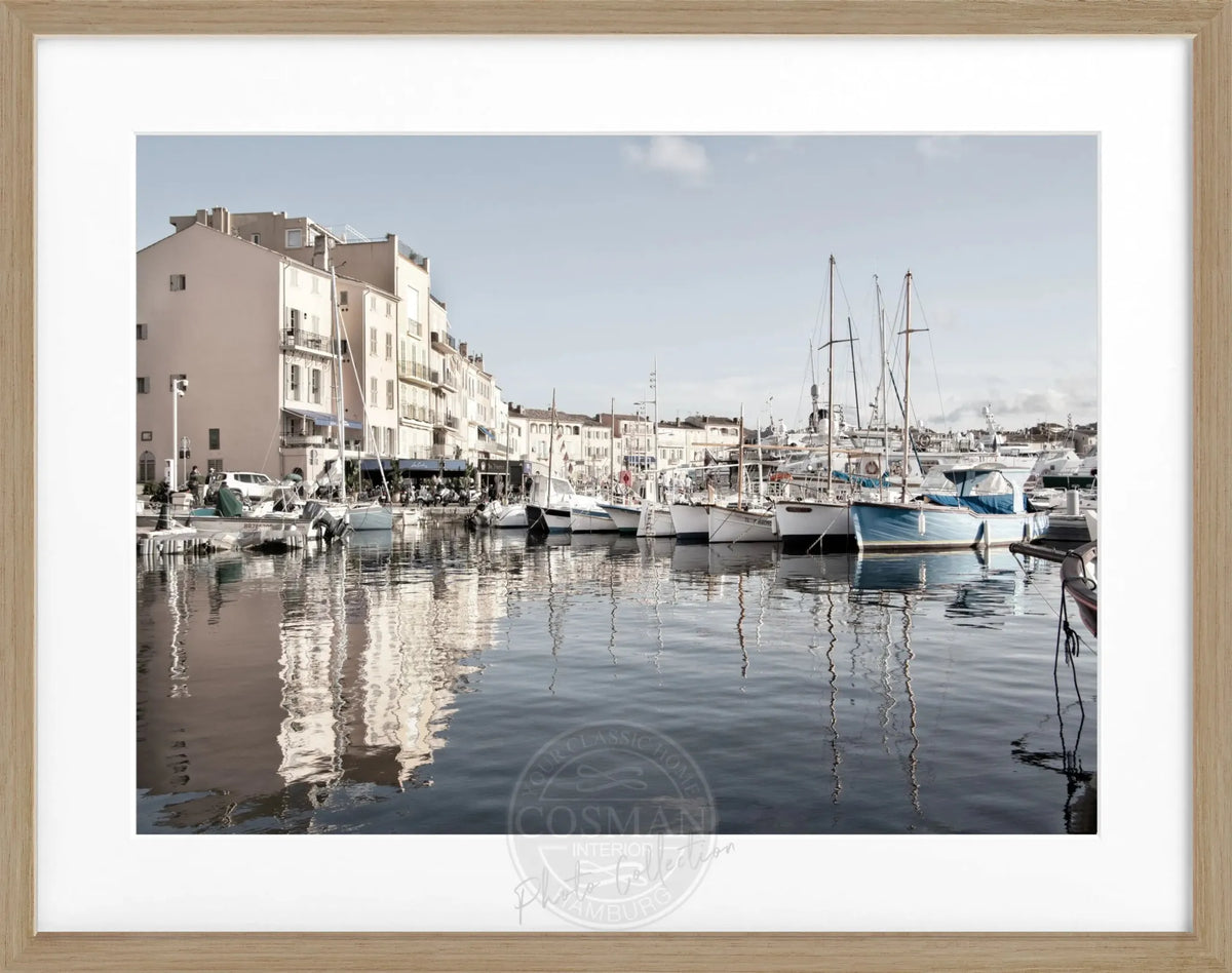 Schwarz-weiß Poster mit Rahmen von Saint Tropez Hafen, ca. 31x25cm, von Cosman-Photocollection, ideal für Wanddekoration.